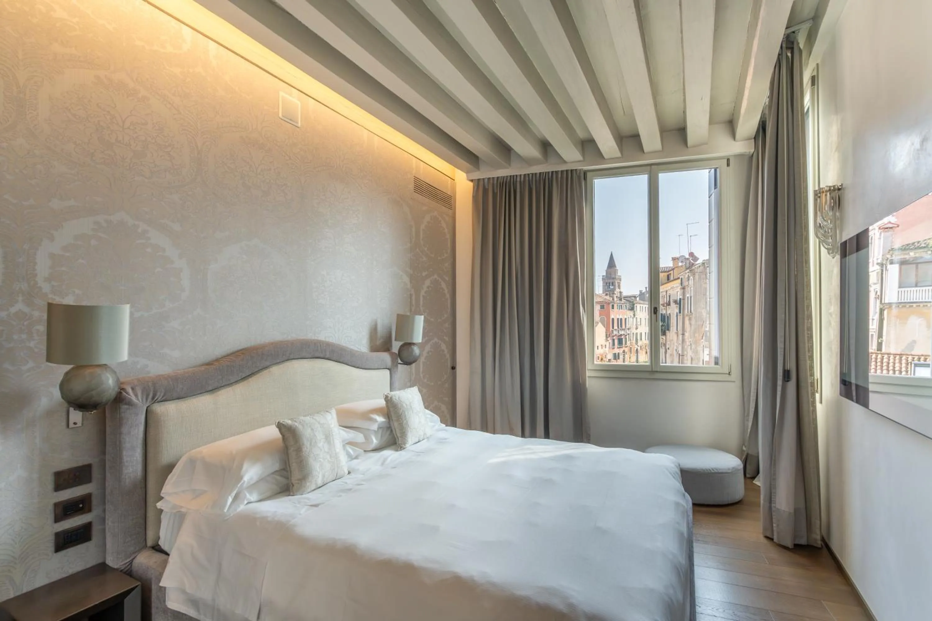 Bed in Palazzo Morosini Degli Spezieri - Lifestyle Apartments