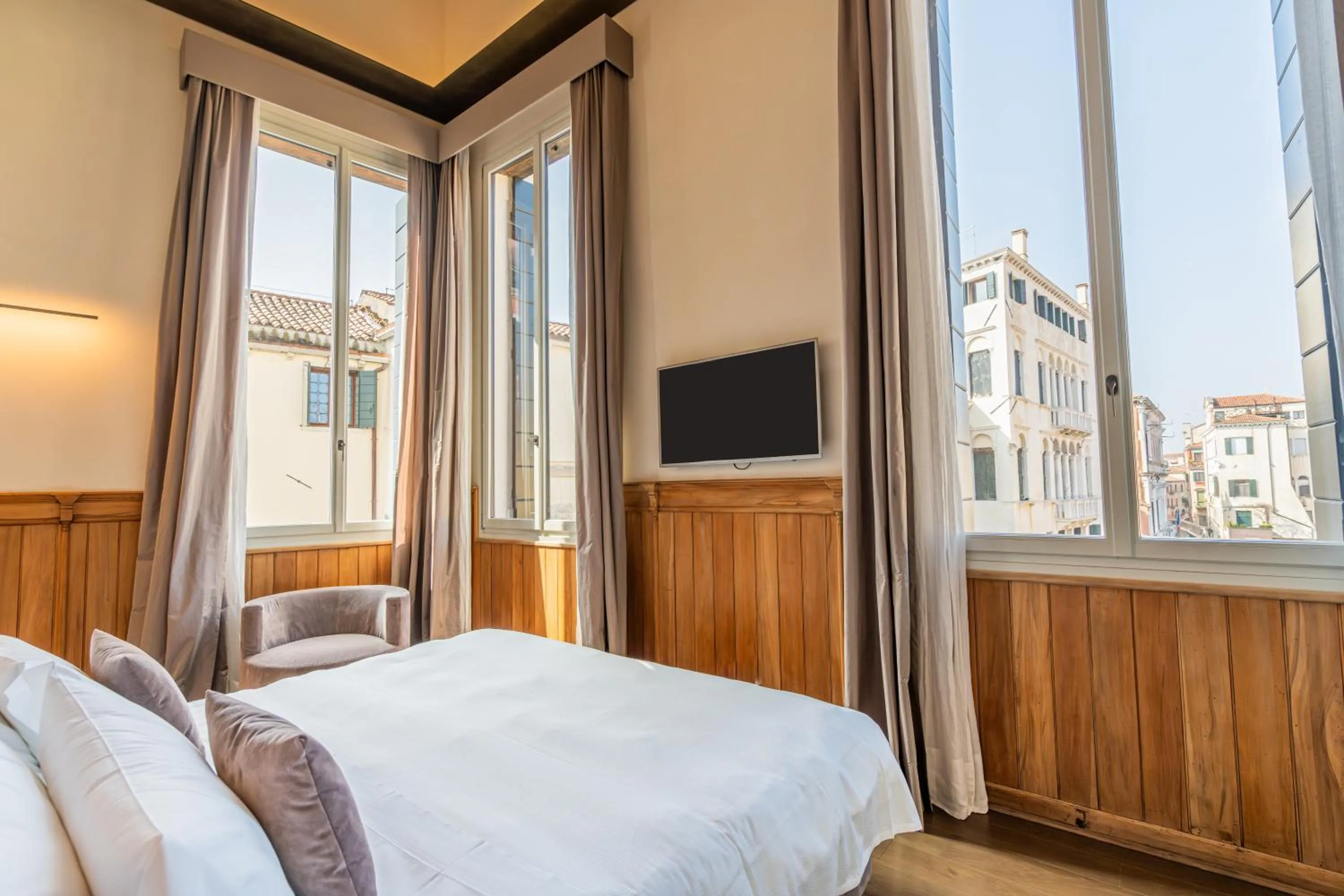 Bed in Palazzo Morosini Degli Spezieri - Lifestyle Apartments