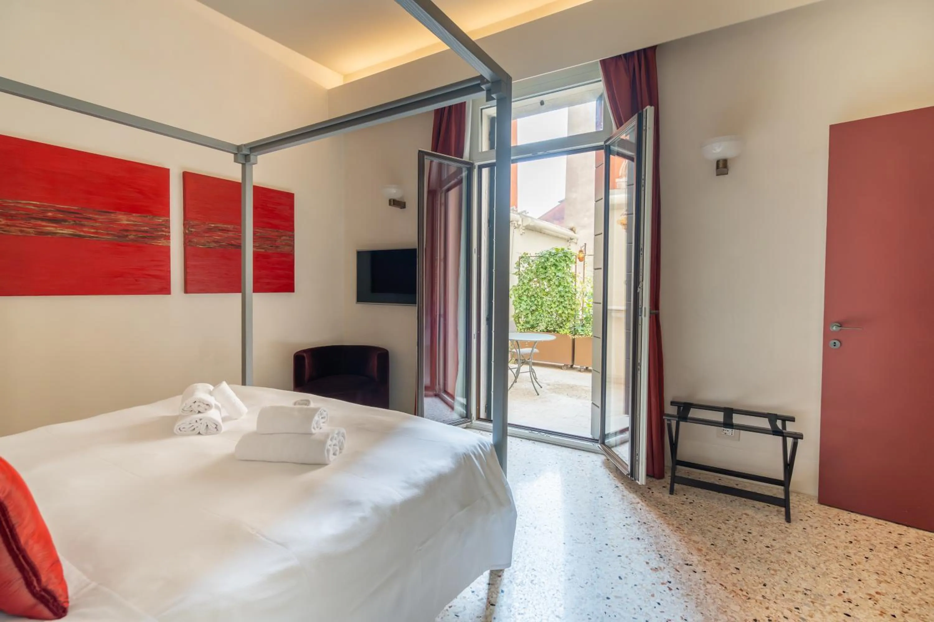 Bed in Palazzo Morosini Degli Spezieri - Lifestyle Apartments