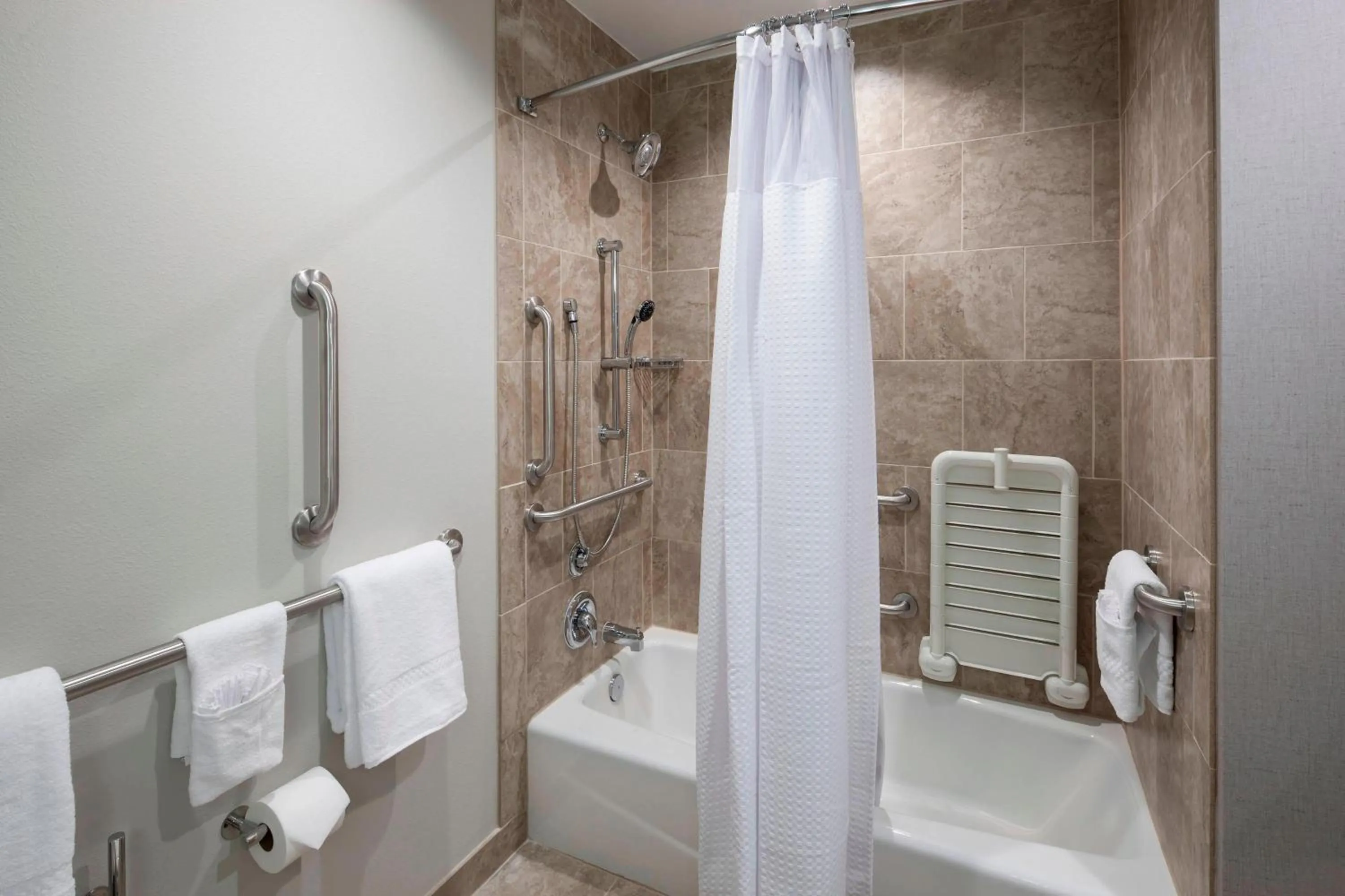 Bathroom in Courtyard by Marriott Dallas Plano/Richardson