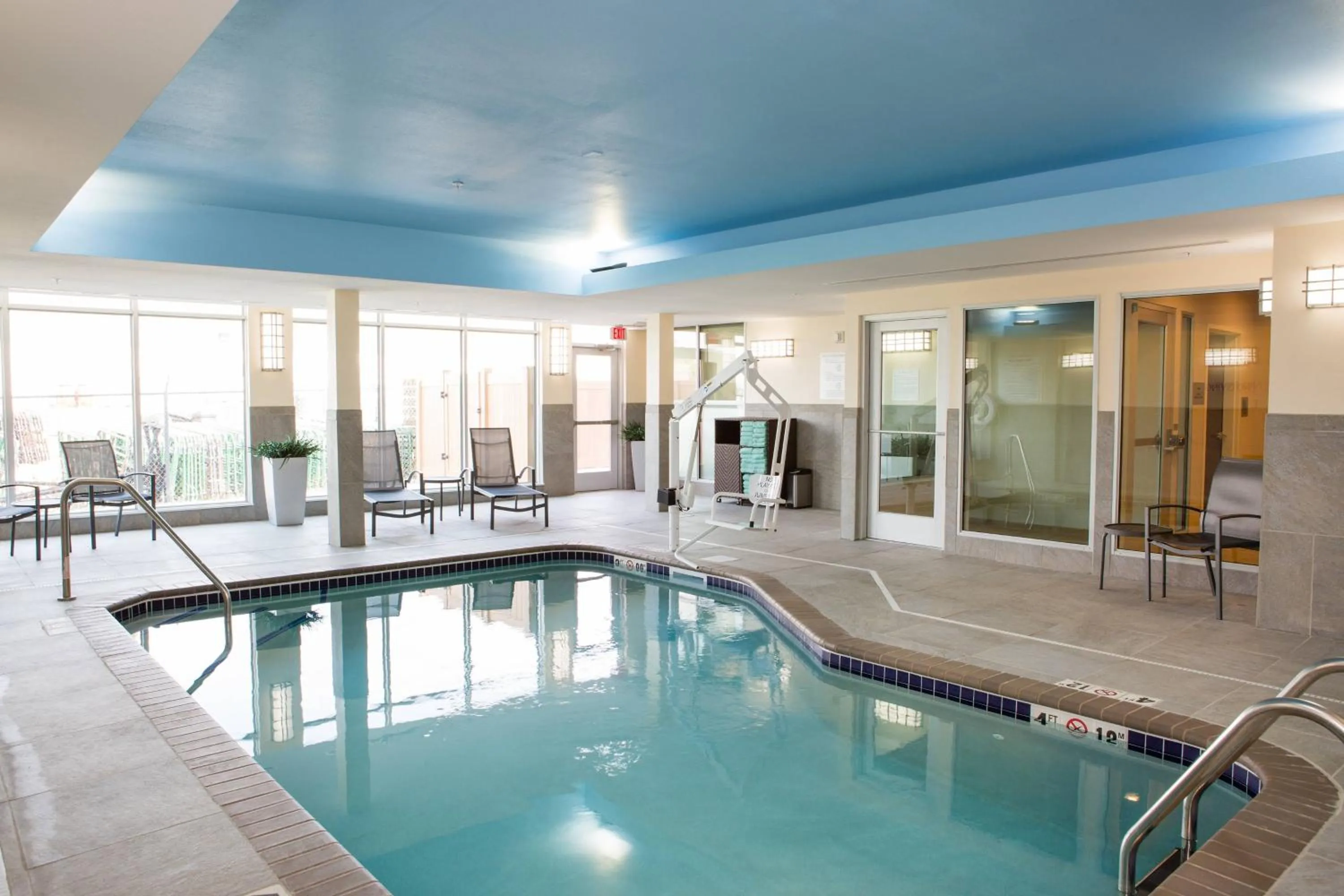 Swimming pool in Fairfield Inn & Suites by Marriott Sheridan