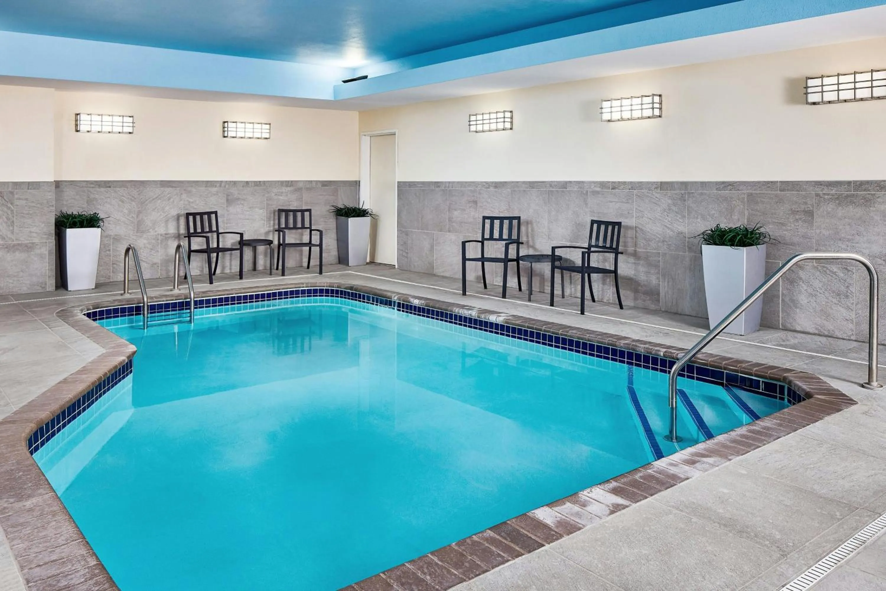 Swimming pool in Fairfield Inn & Suites by Marriott Sheridan