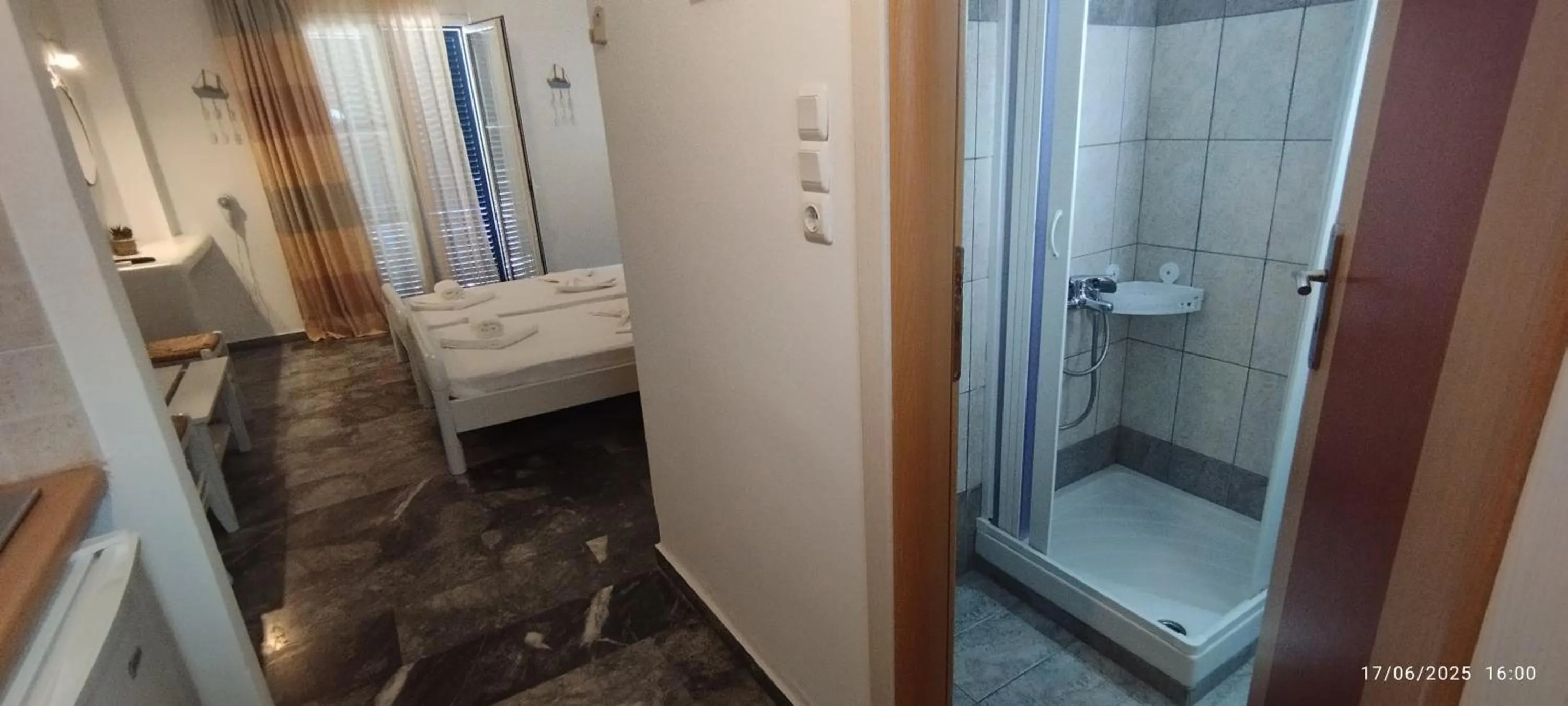 Shower in Marisini Sea View