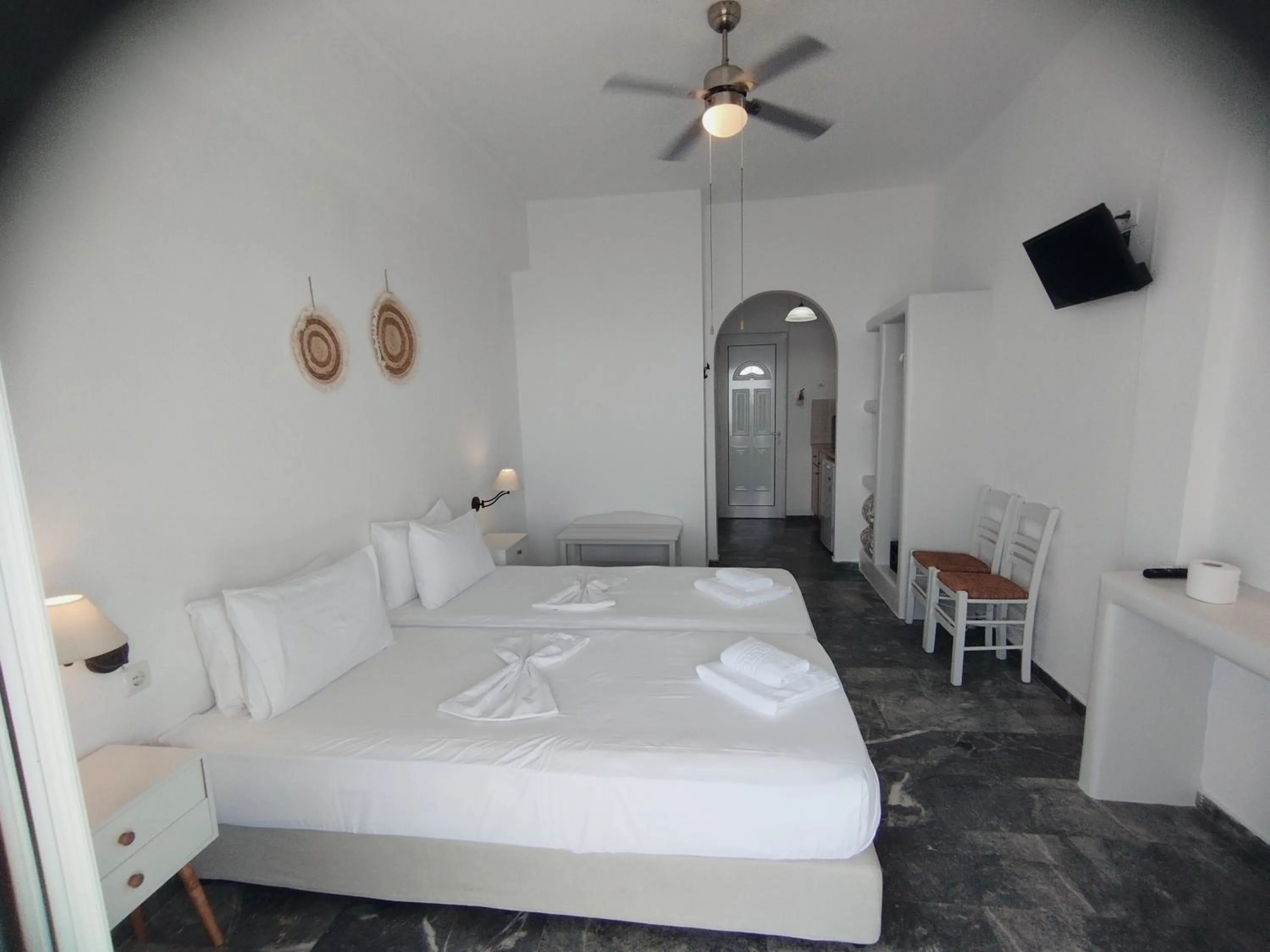 Photo of the whole room, Bed in Marisini Sea View