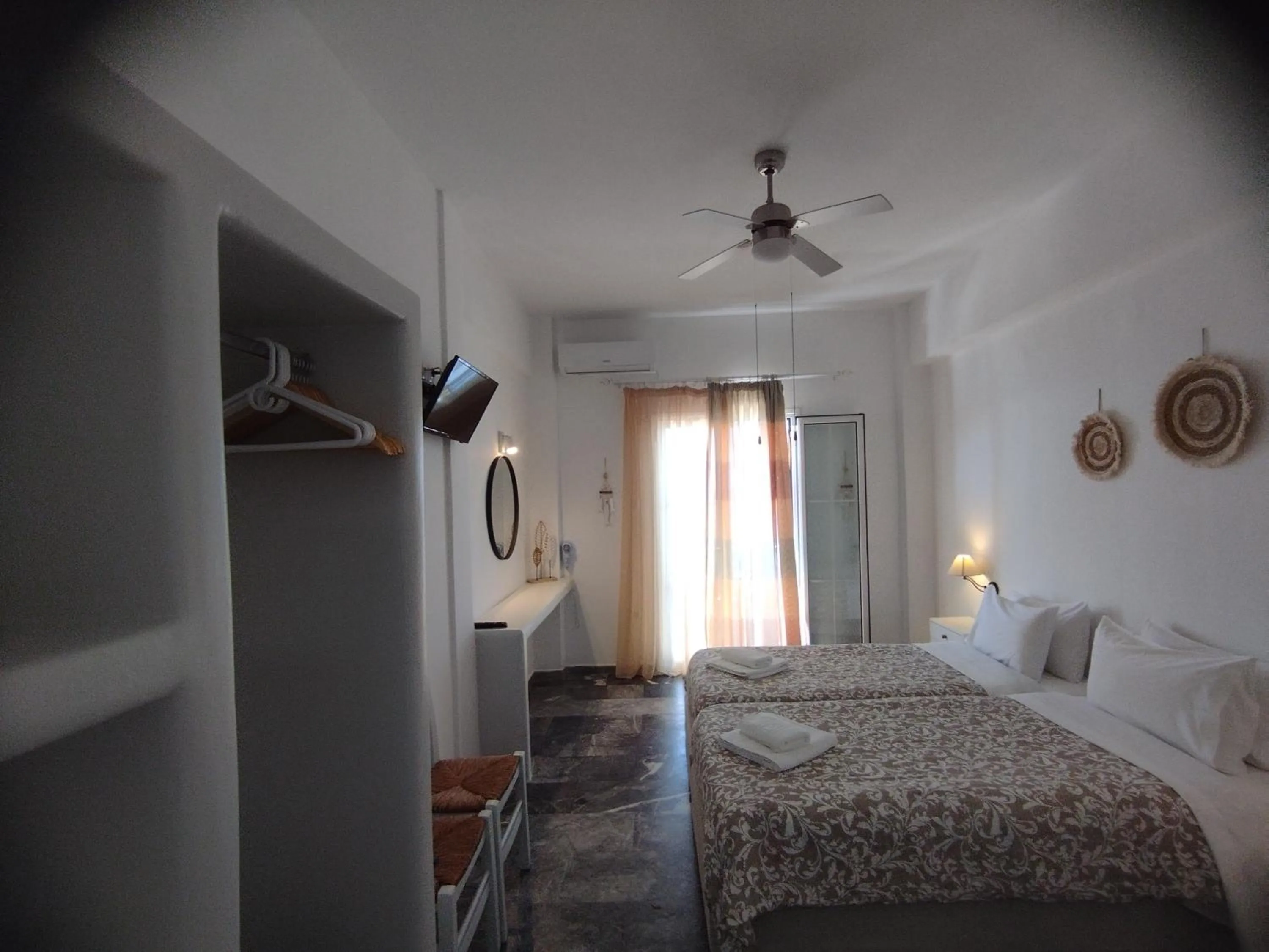 Photo of the whole room, Bed in Marisini Sea View