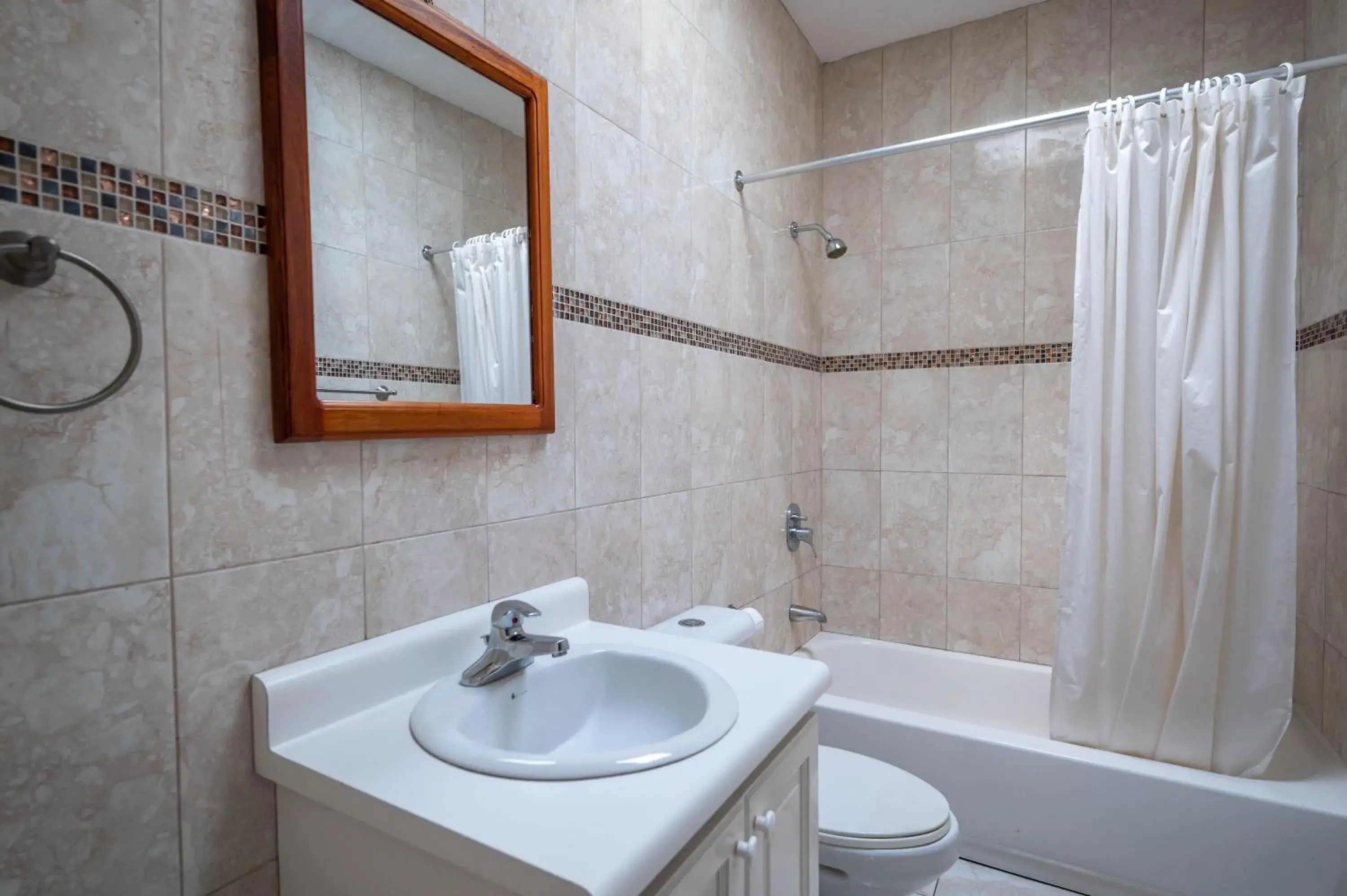 Deluxe Studio in Chrisann's Beach Resort Deluxe Studio in Chrisann's Beach Resort