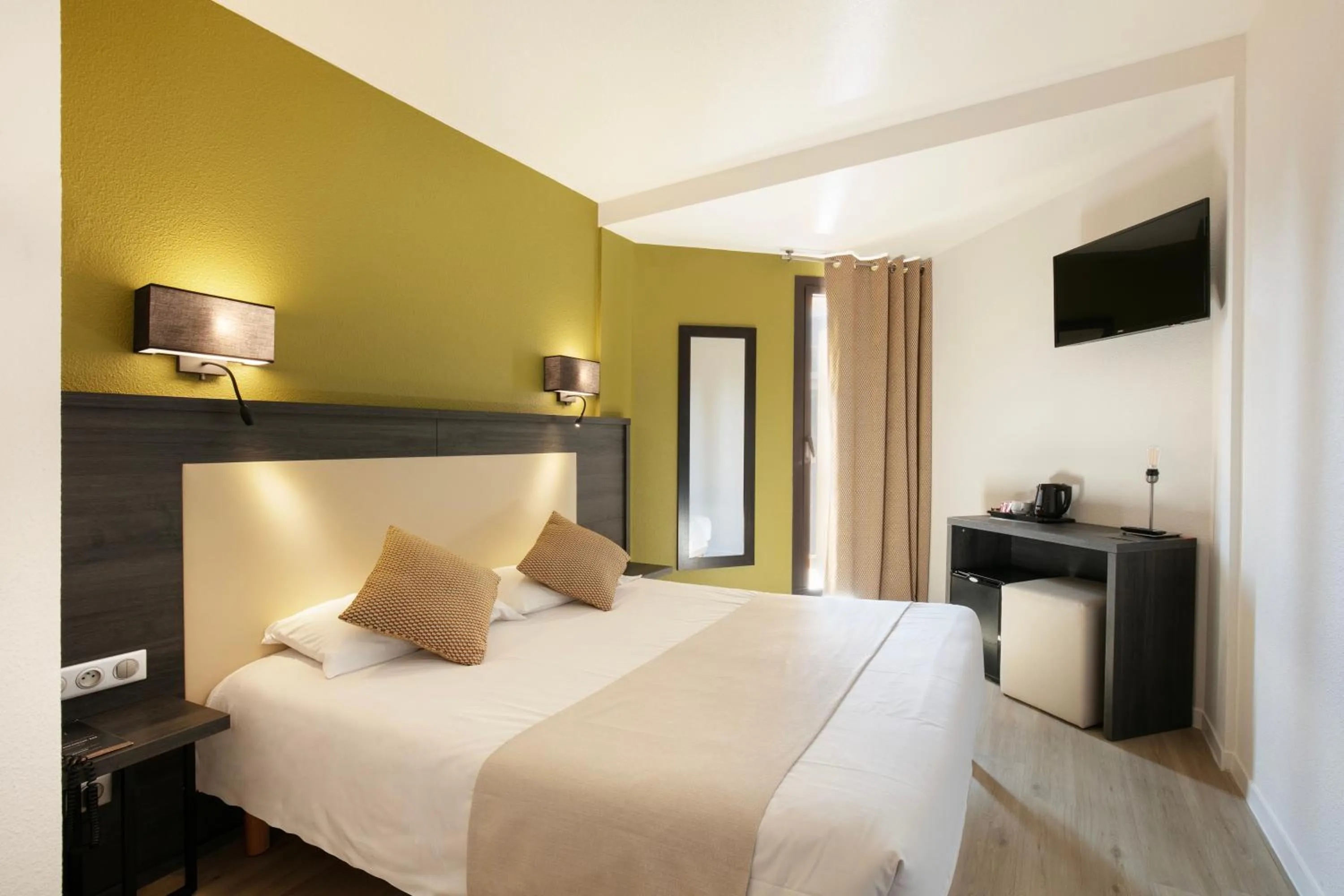 Bed in Hôtel Le Collier