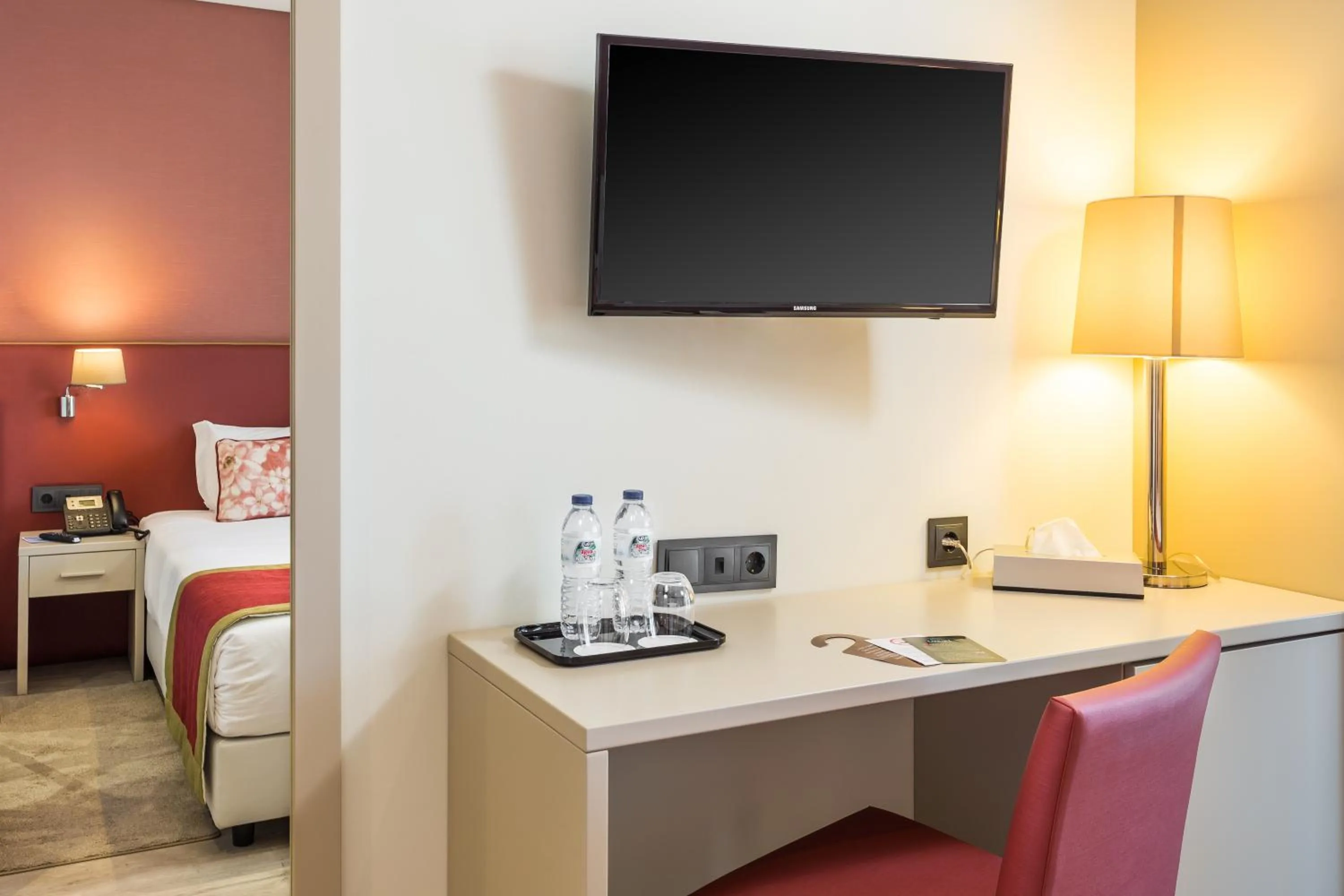 Bedroom, Bed in Empire Lisbon Hotel