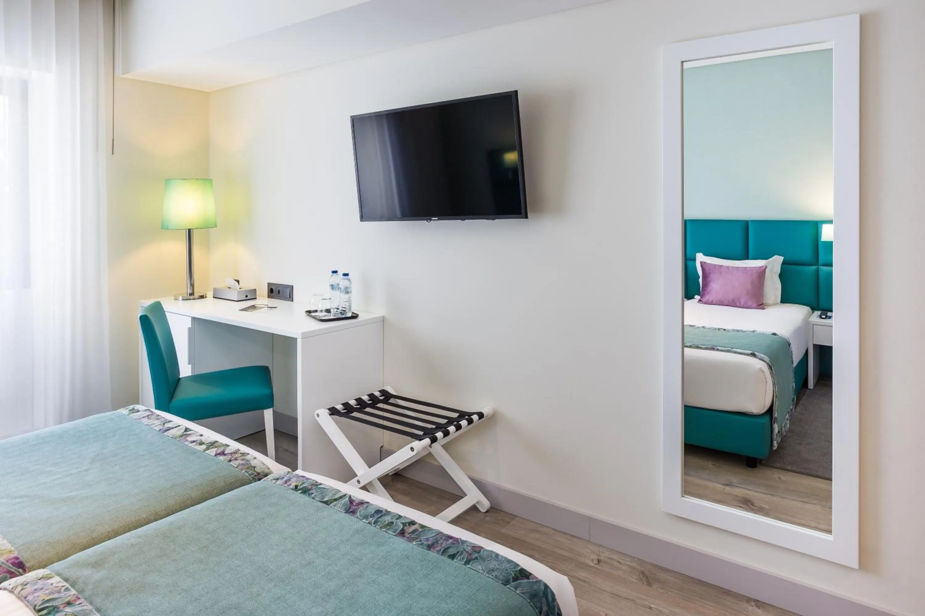 Bedroom, Bed in Empire Lisbon Hotel