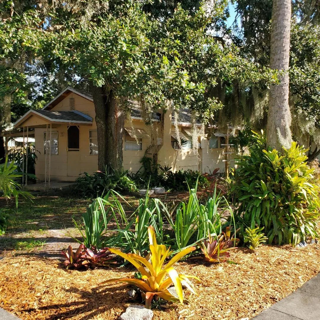 Property building in 1 Beige Cozy Bungalow or 1 White Cozy Efficiency Cottage in Titusville