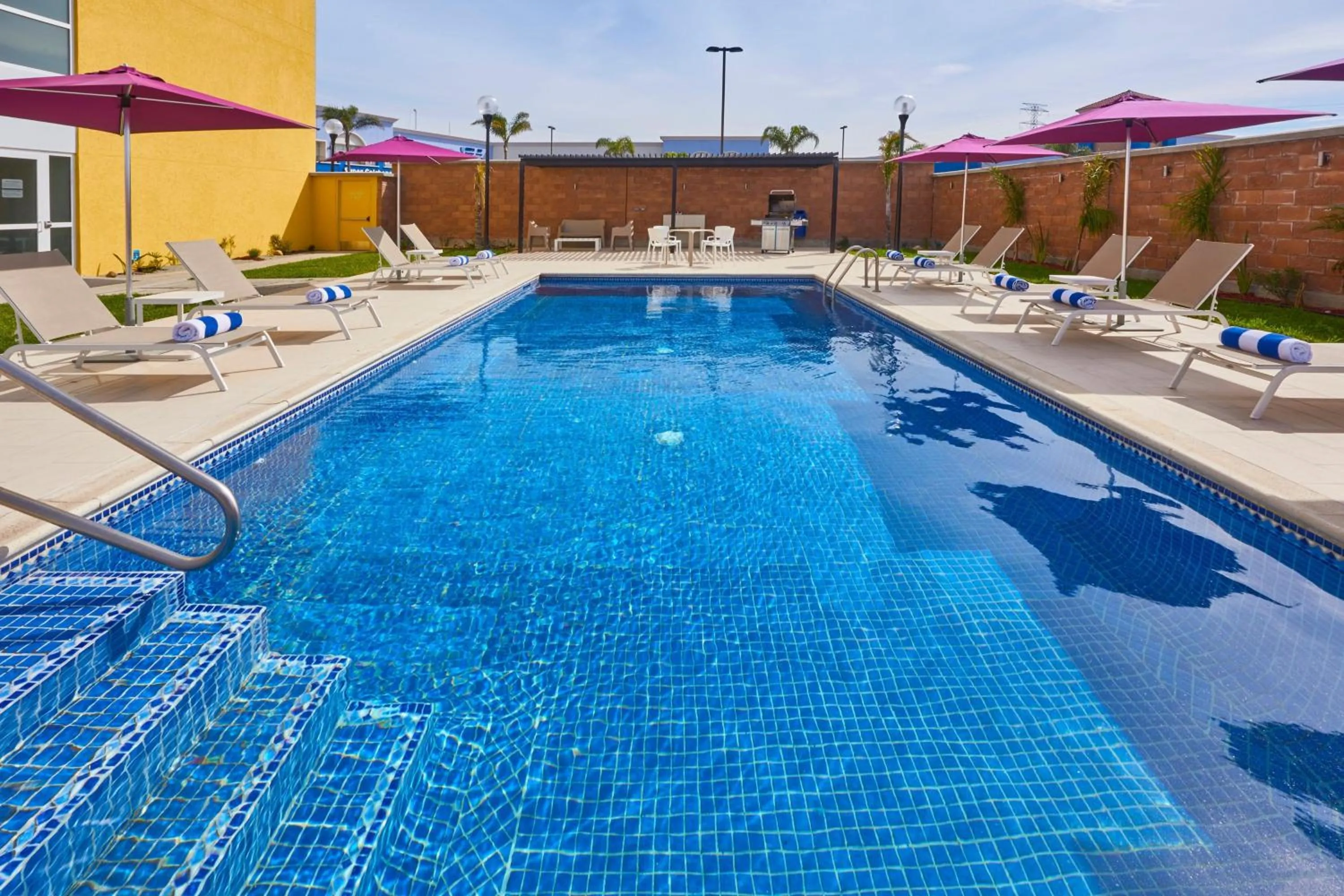 Swimming pool in City Express by Marriott Rosarito