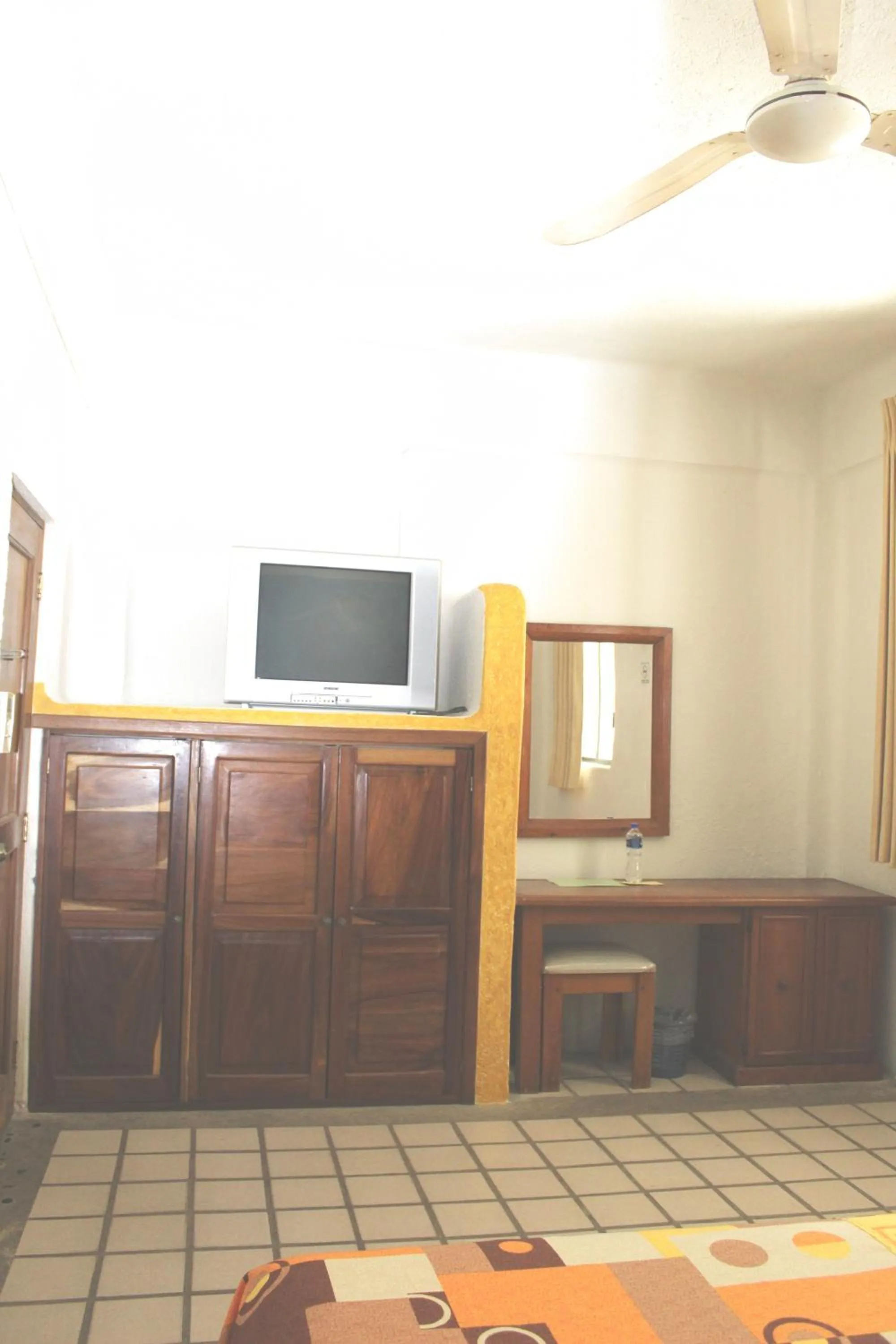 TV and multimedia in Hotel Arrecife Huatulco Plus