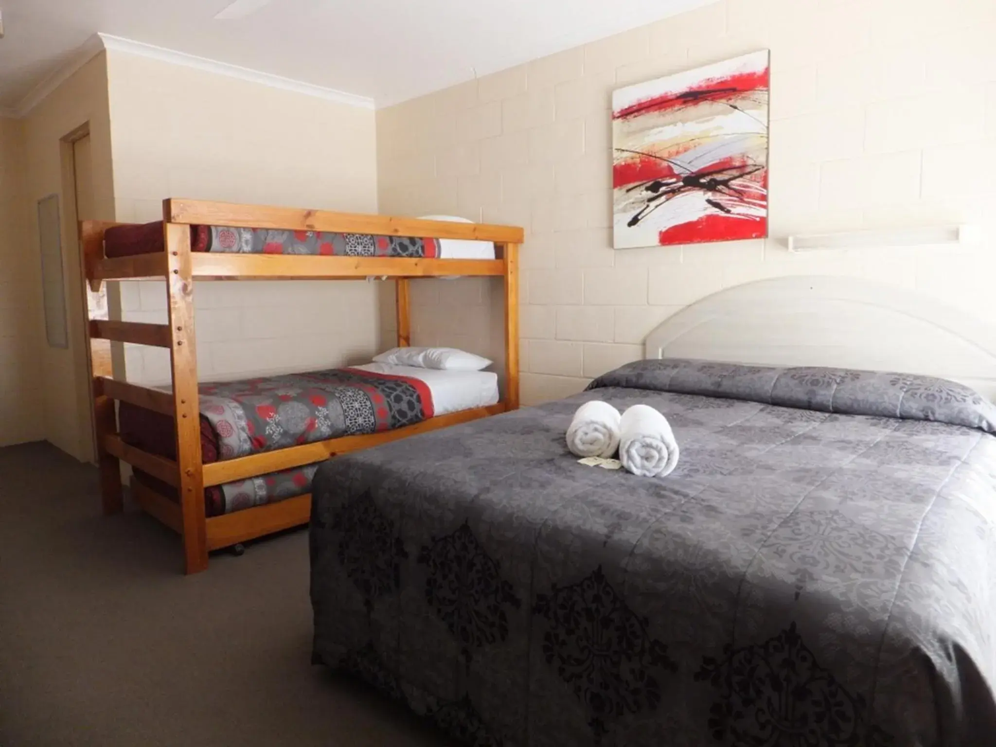 Motel Unit 5 Berth in Nagambie Caravan Park & Motel Motel Unit 5 Berth in Nagambie Caravan Park & Motel