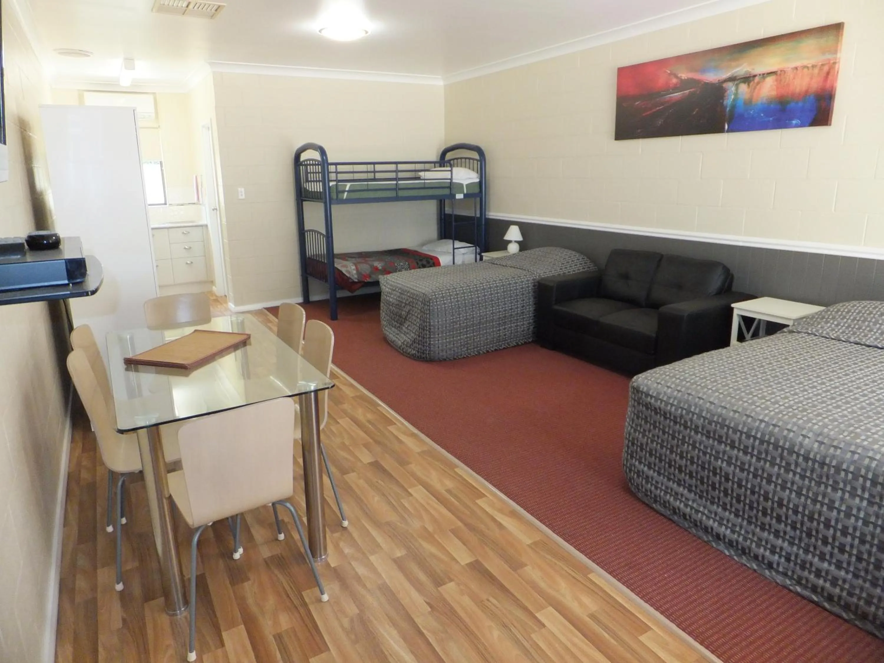 Bed in Nagambie Caravan Park & Motel