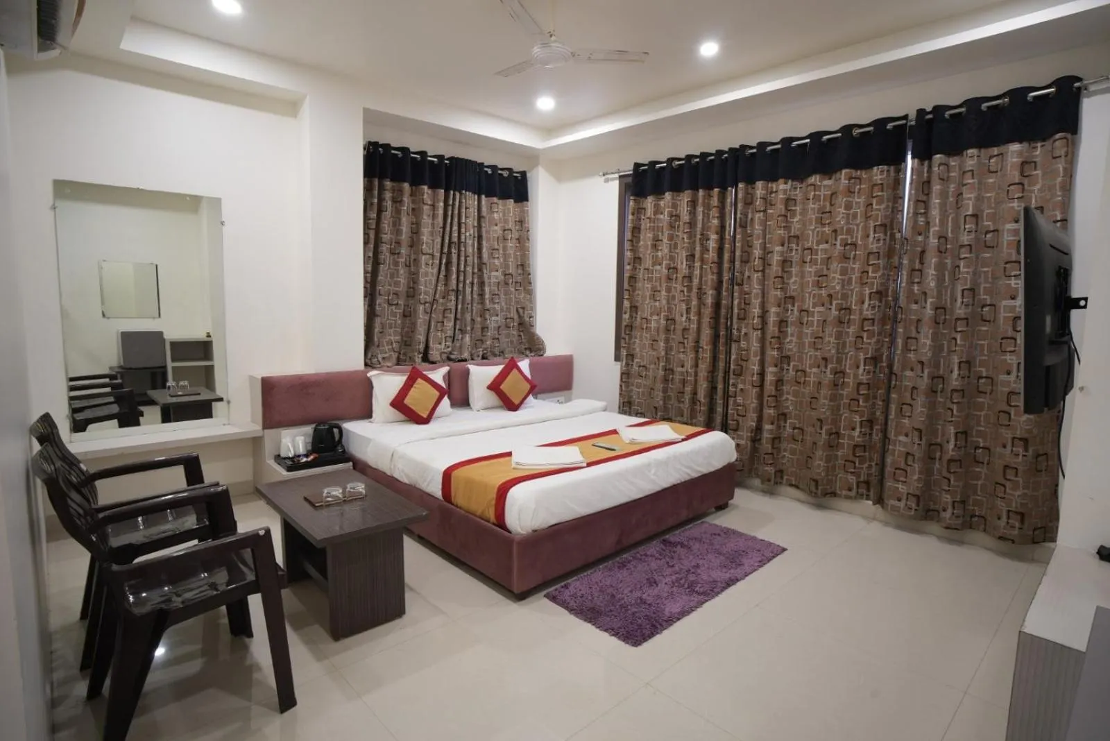 Bedroom, Bed in Hotel Sunrise N Resorts