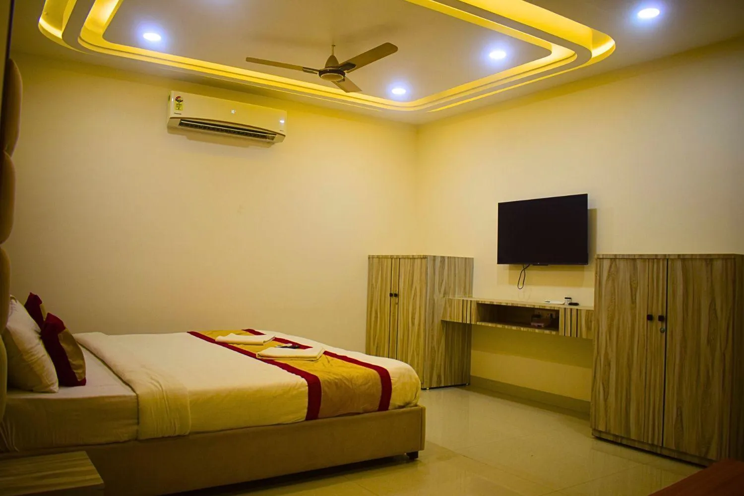 Bed in Hotel Sunrise N Resorts