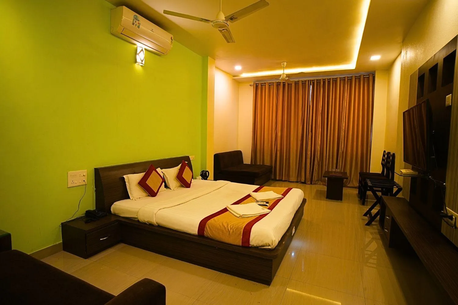 Bed in Hotel Sunrise N Resorts