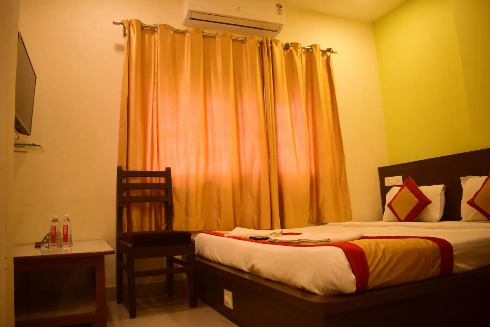 Bedroom, Bed in Hotel Sunrise N Resorts