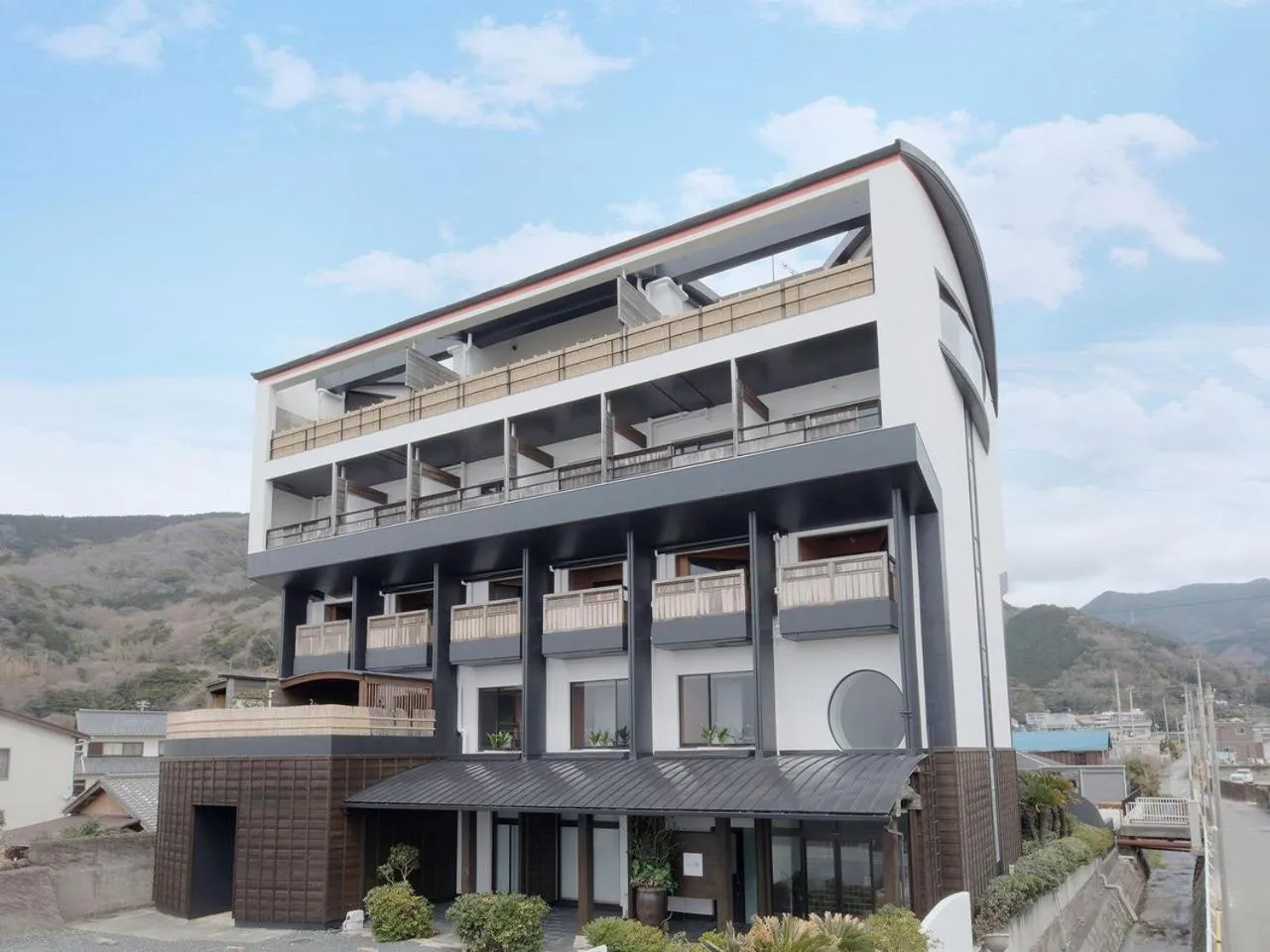 Property building in Arujisu