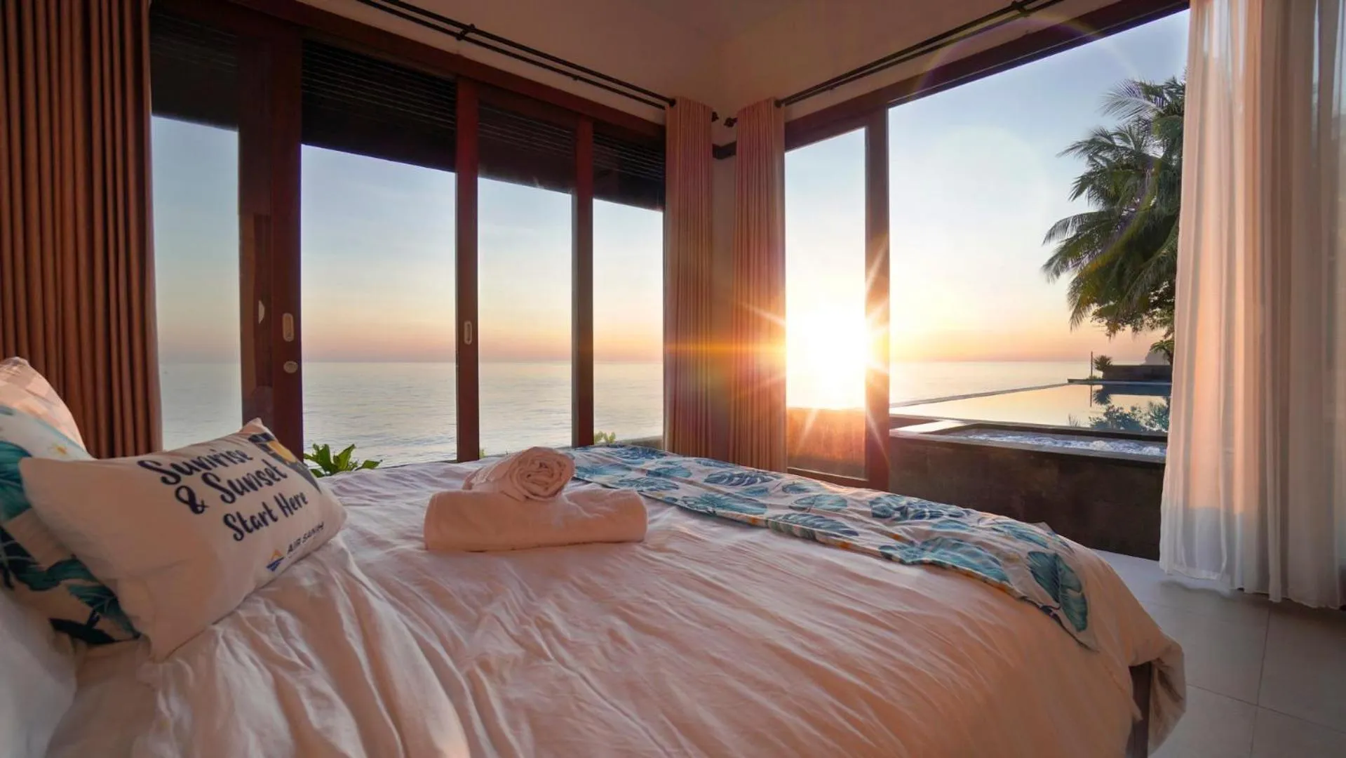 Bed in Air Sanih Beach Villa