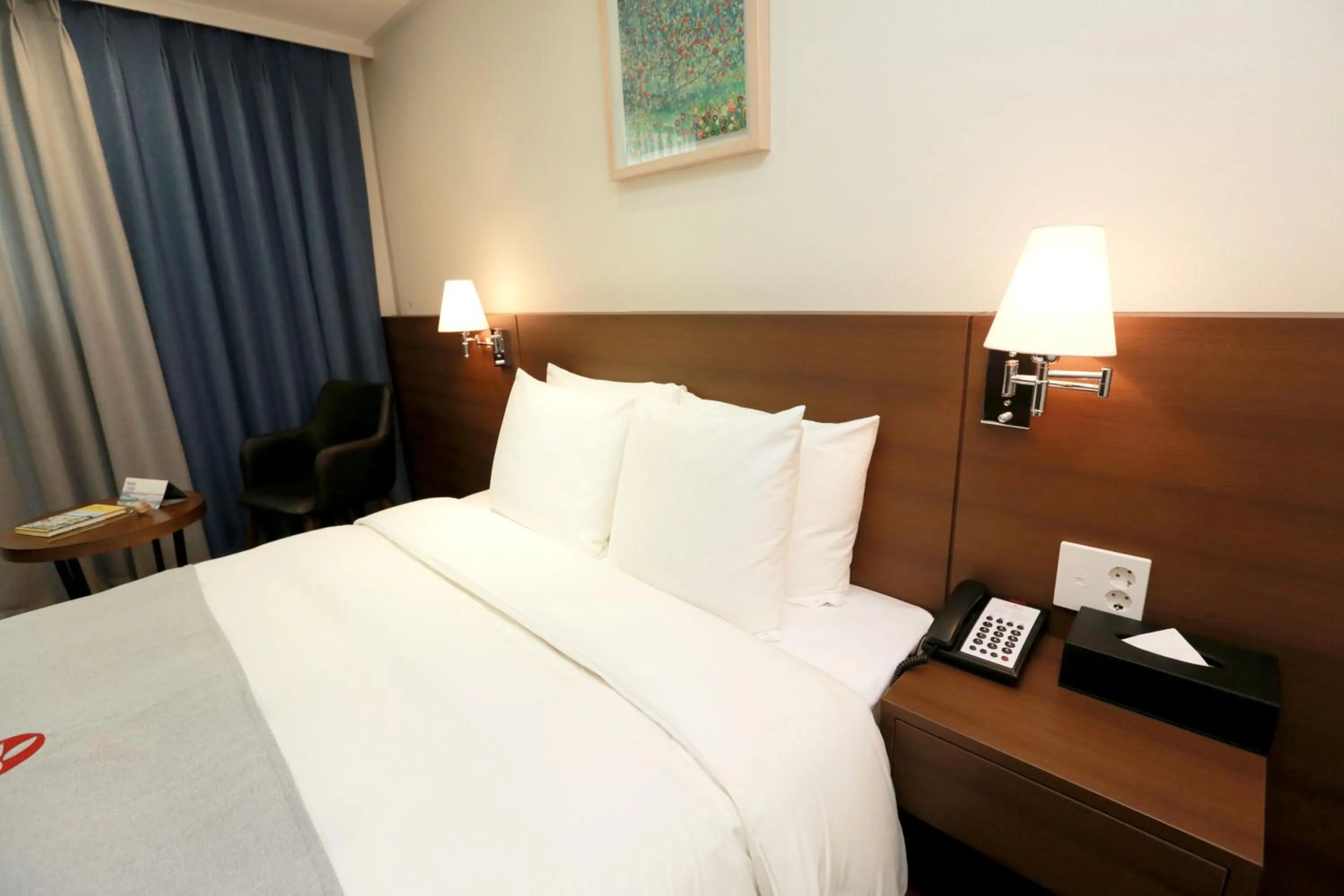 Bed in Ramada Taebaek Hotel