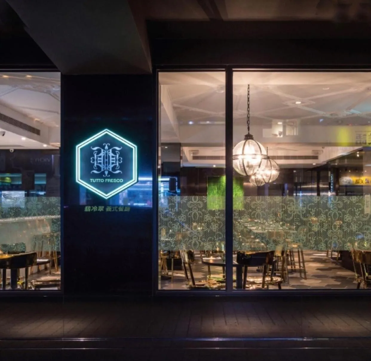 Restaurant/places to eat in Hotel Relax 5