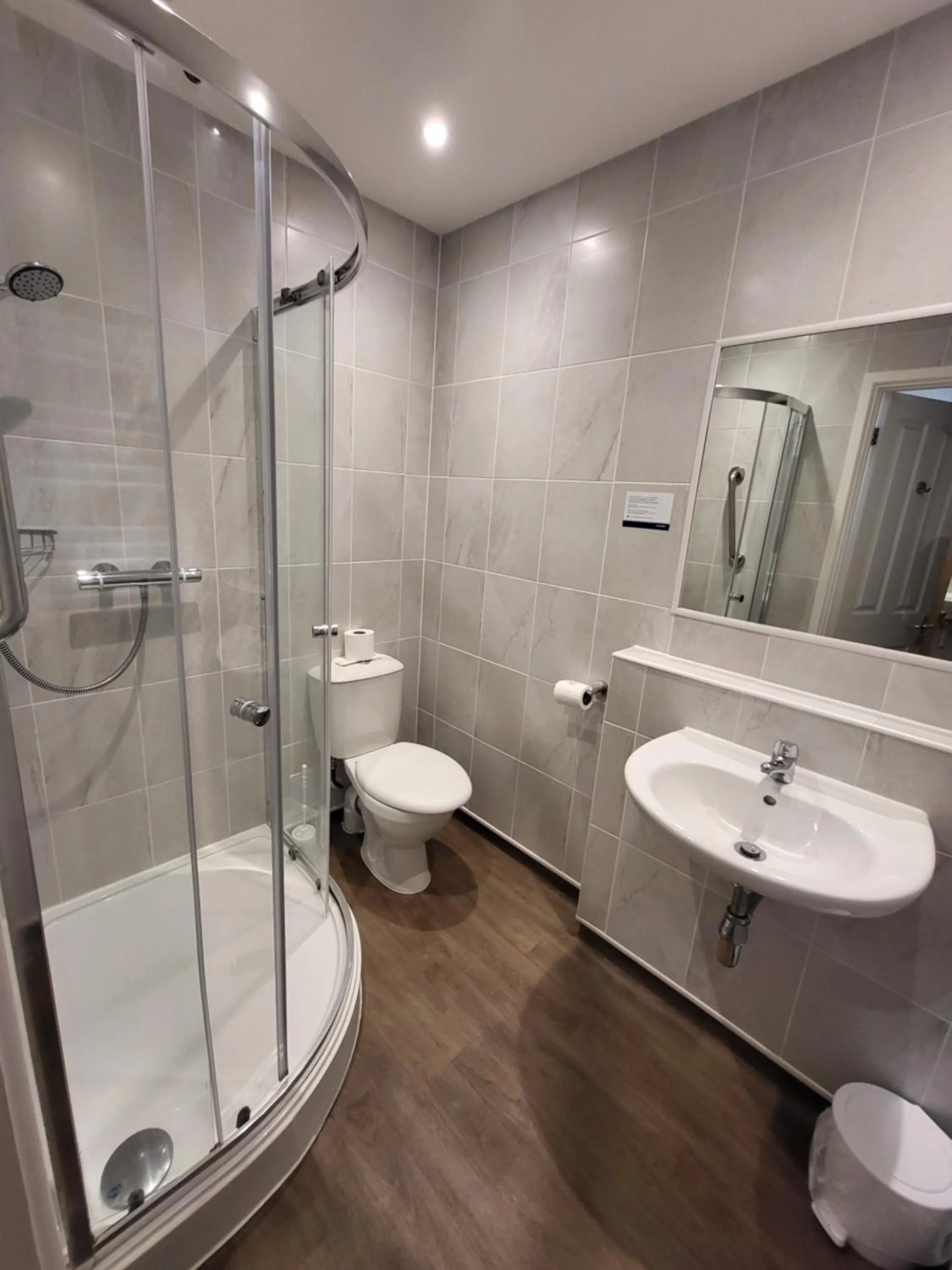 Shower in Cliffe Norton