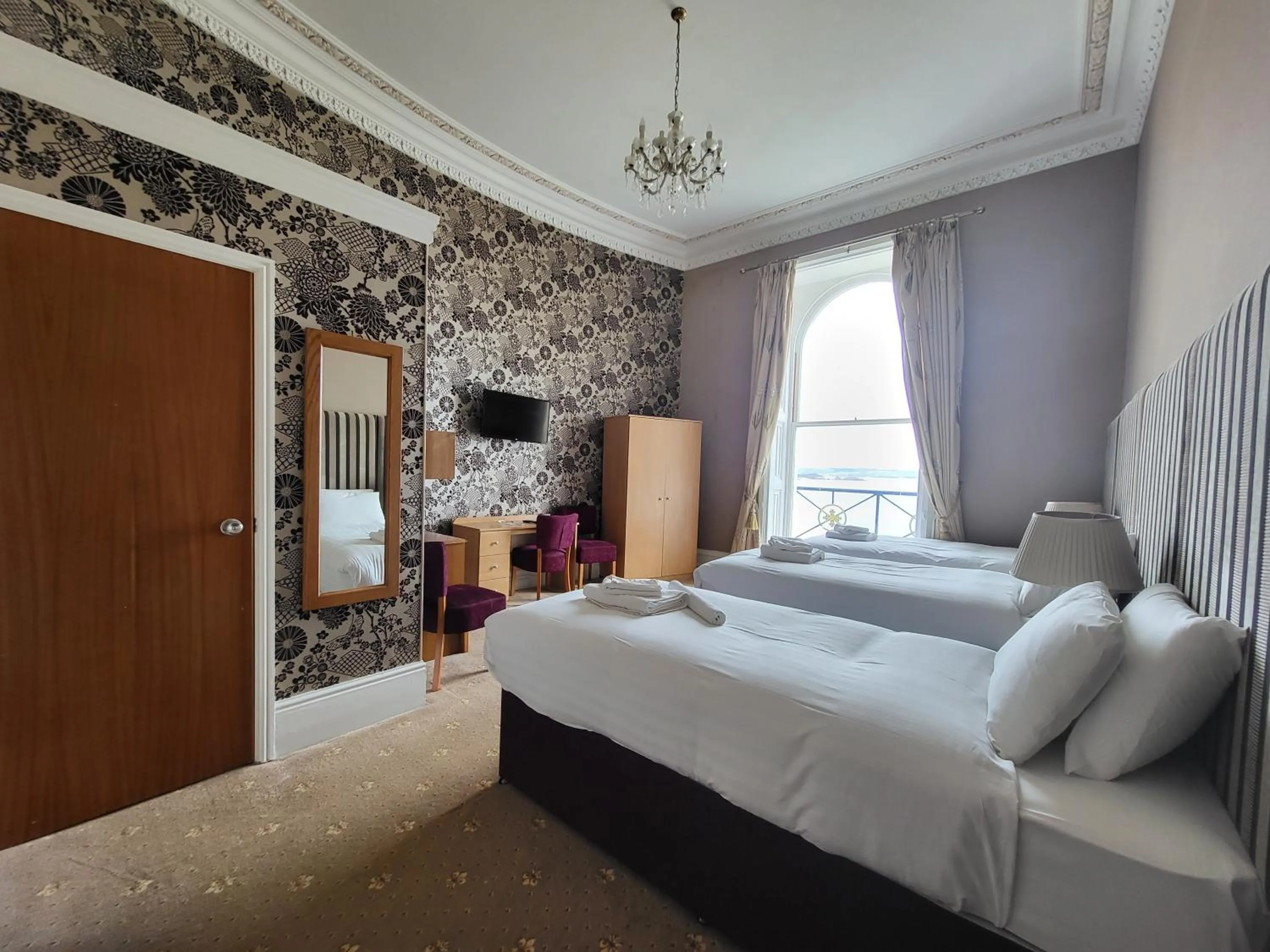 Bed in Cliffe Norton