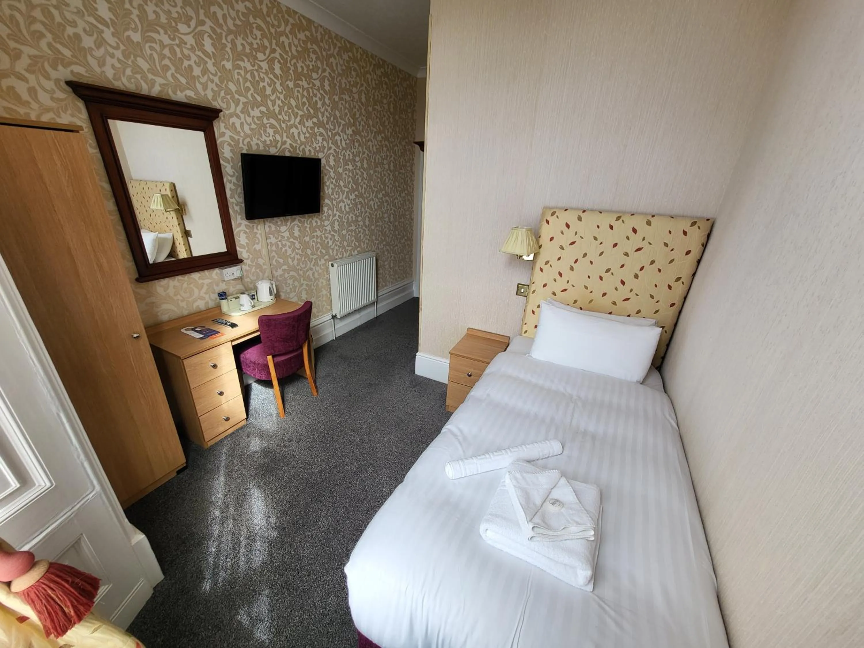 Bed in Cliffe Norton