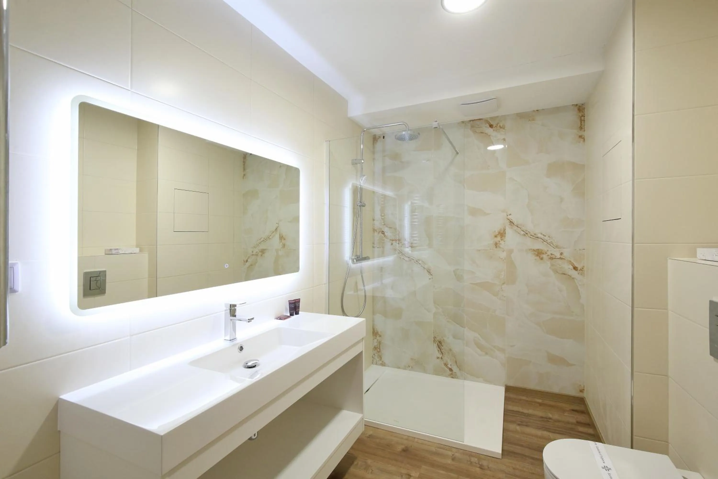 Bathroom in Parkhotel Carlsbad Inn