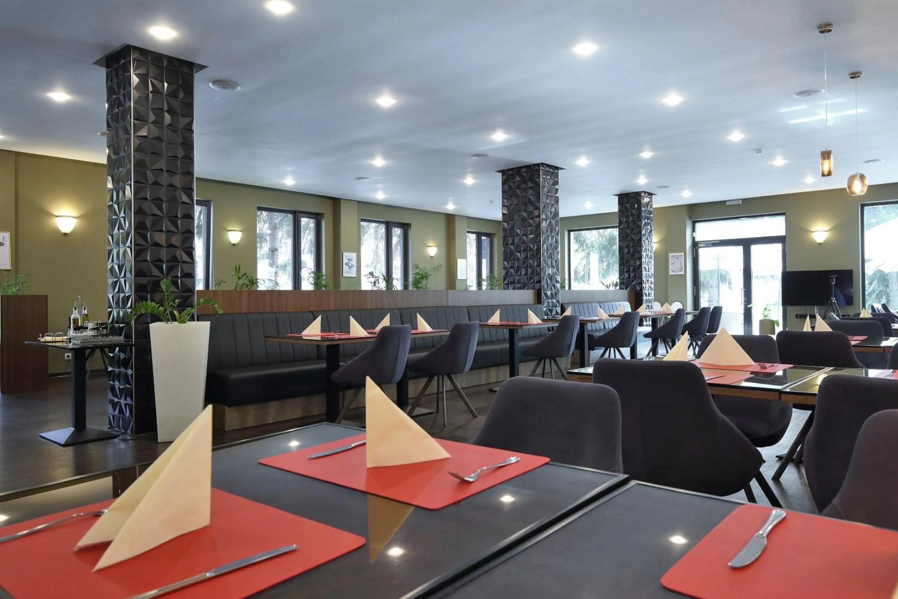 Restaurant/places to eat in Carlsbad INN hotel & apartments