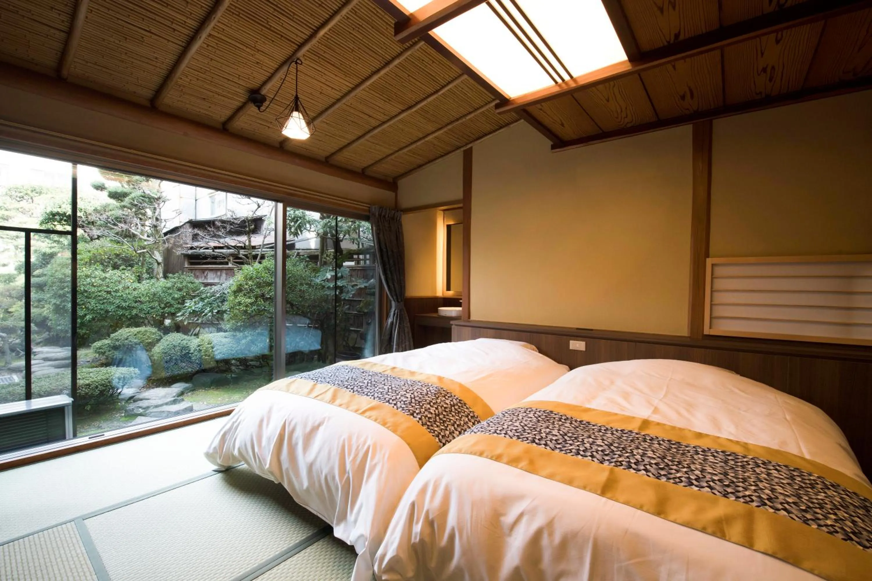 Bed in Kansuitei Kozeniya