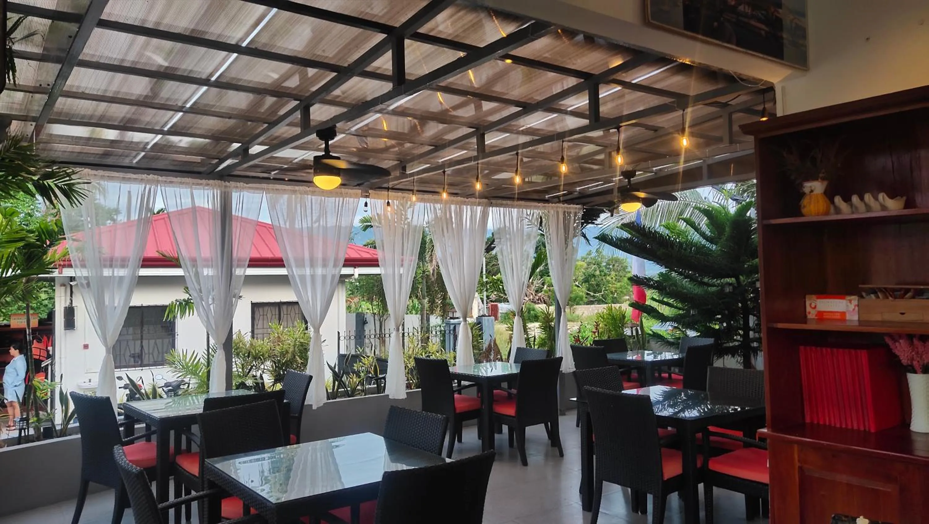 Restaurant/places to eat in Garden Village Resort