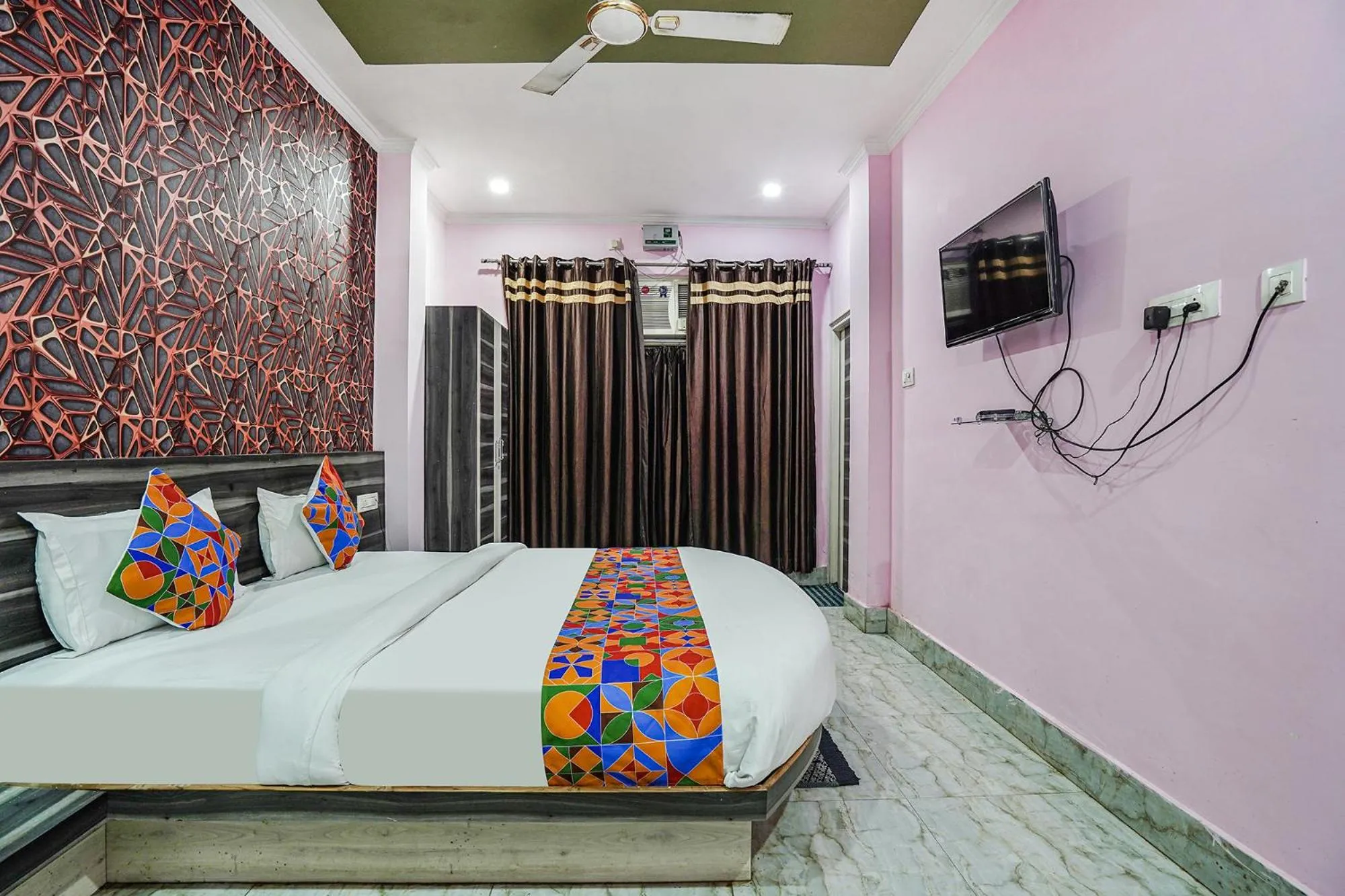 Bed in FabHotel Deepak Palace