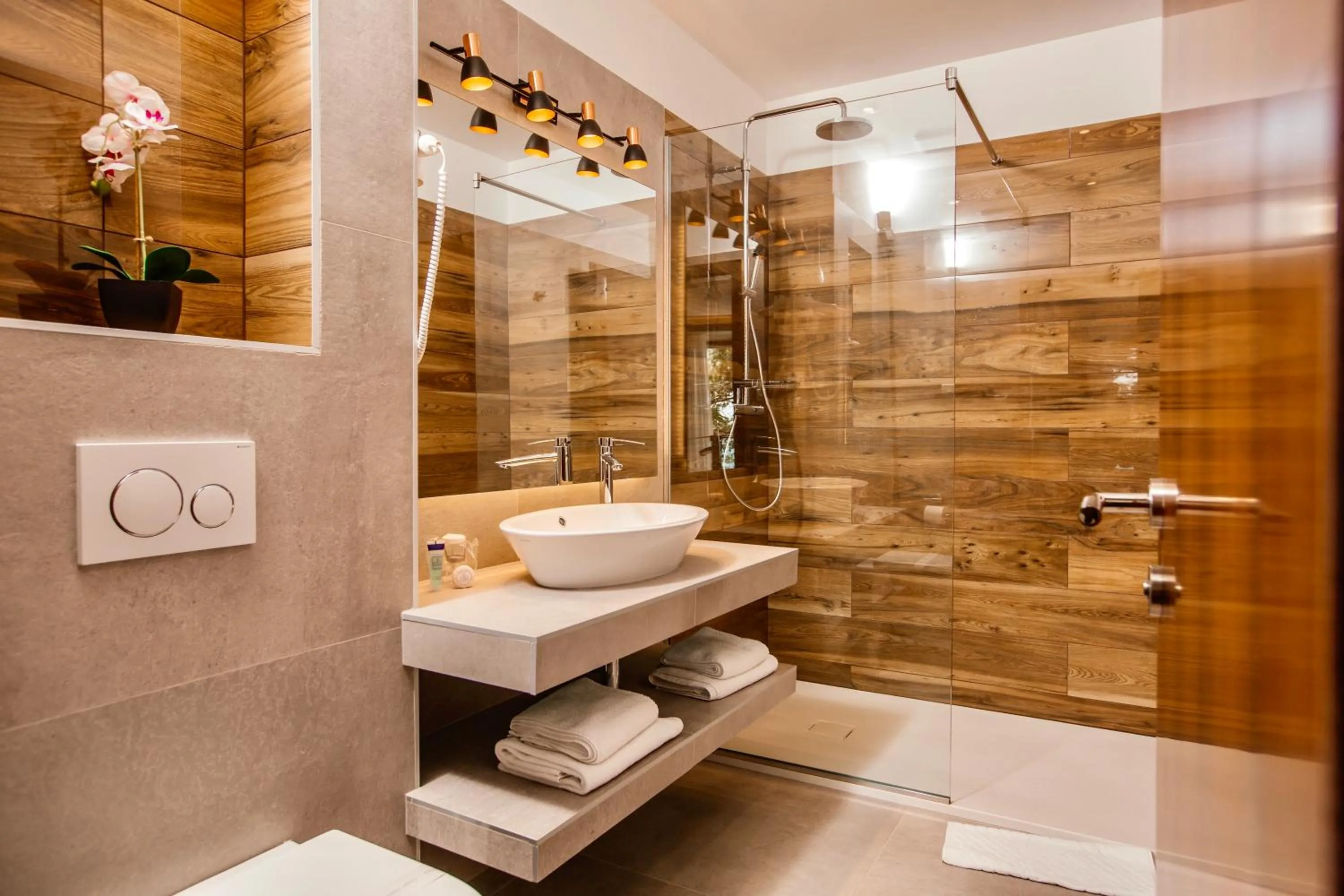 Shower in Hotel Eden