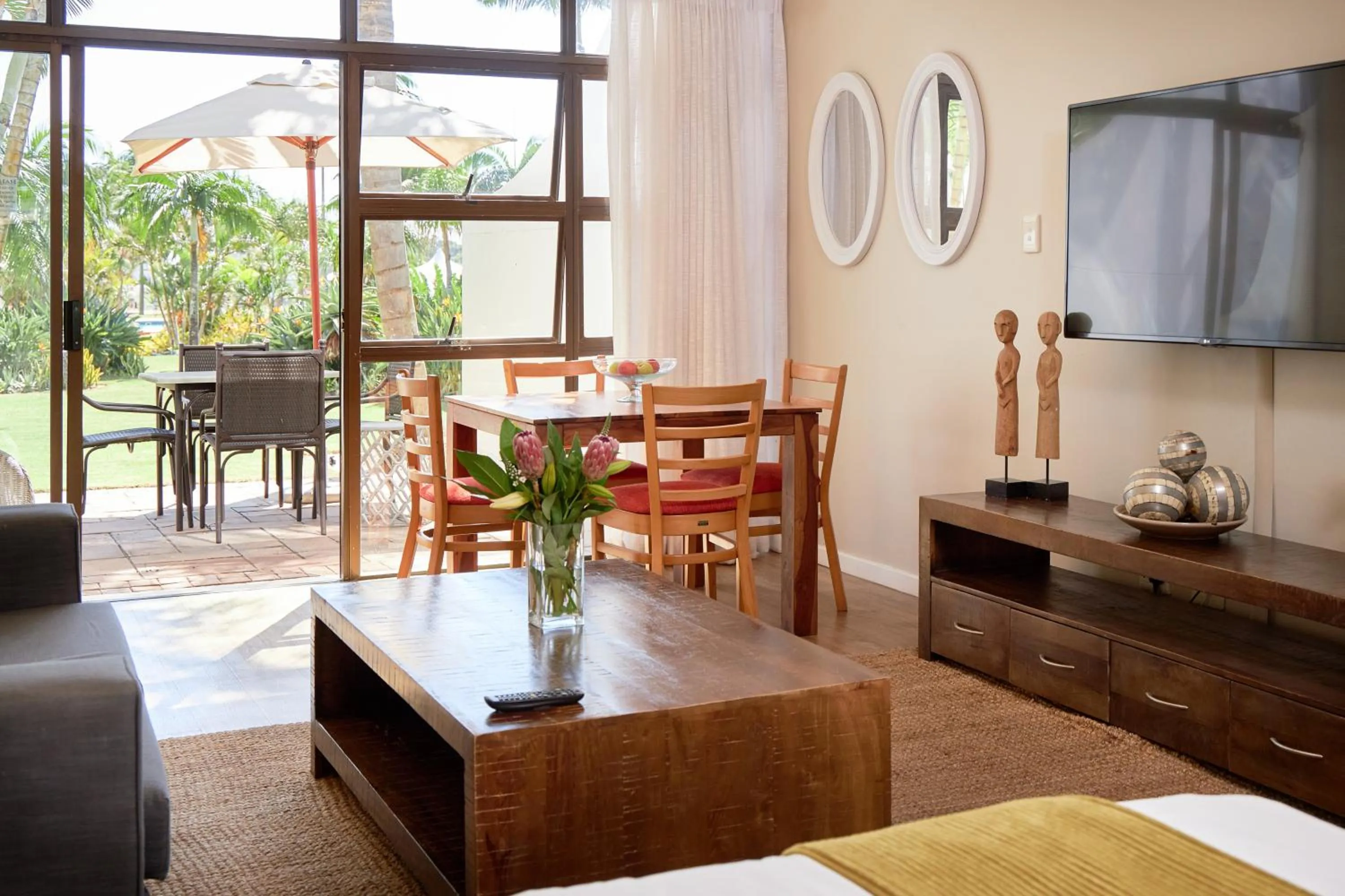 TV and multimedia in First Group Breakers Resort - Official