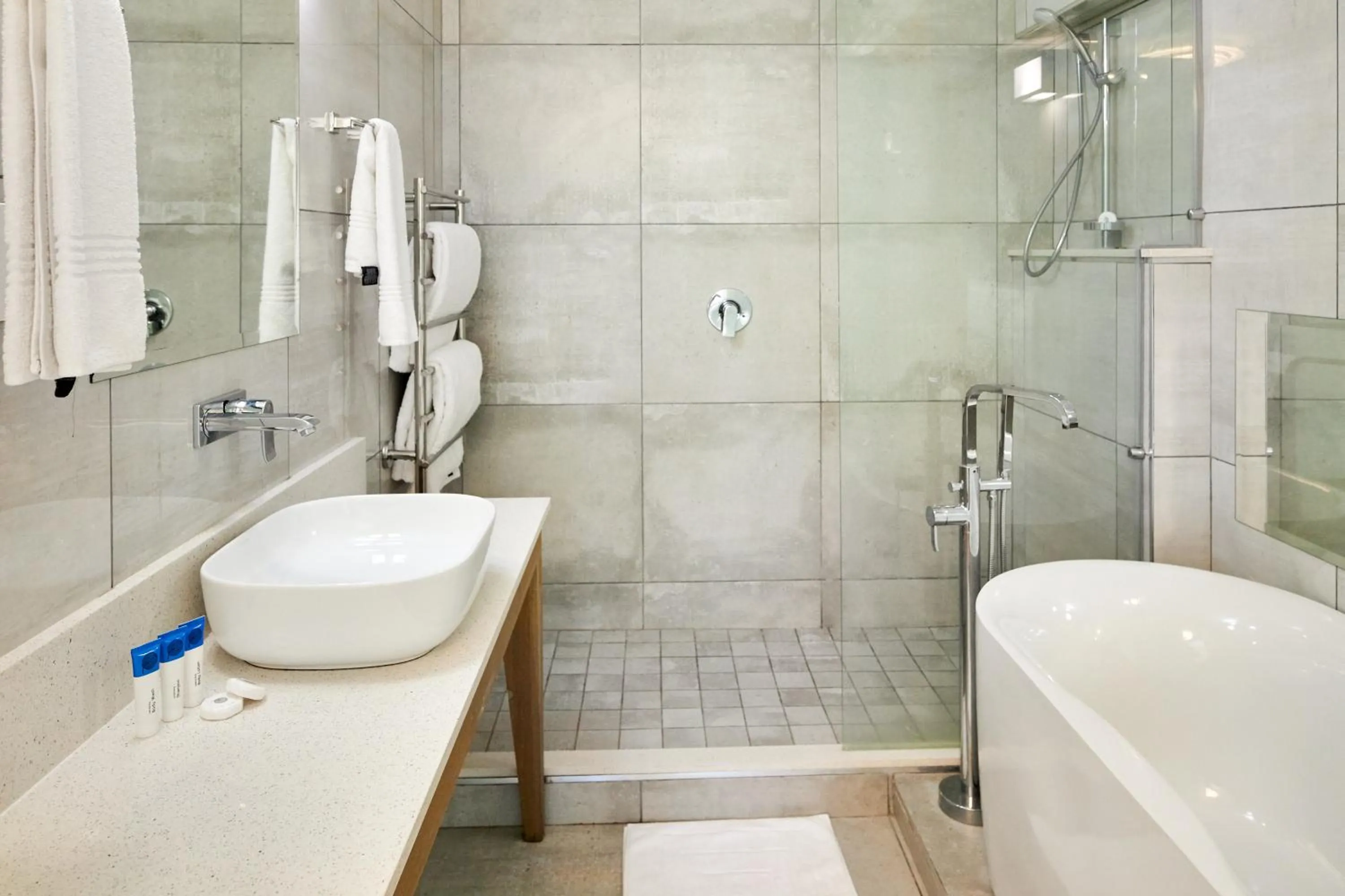 Shower in First Group Breakers Resort - Official