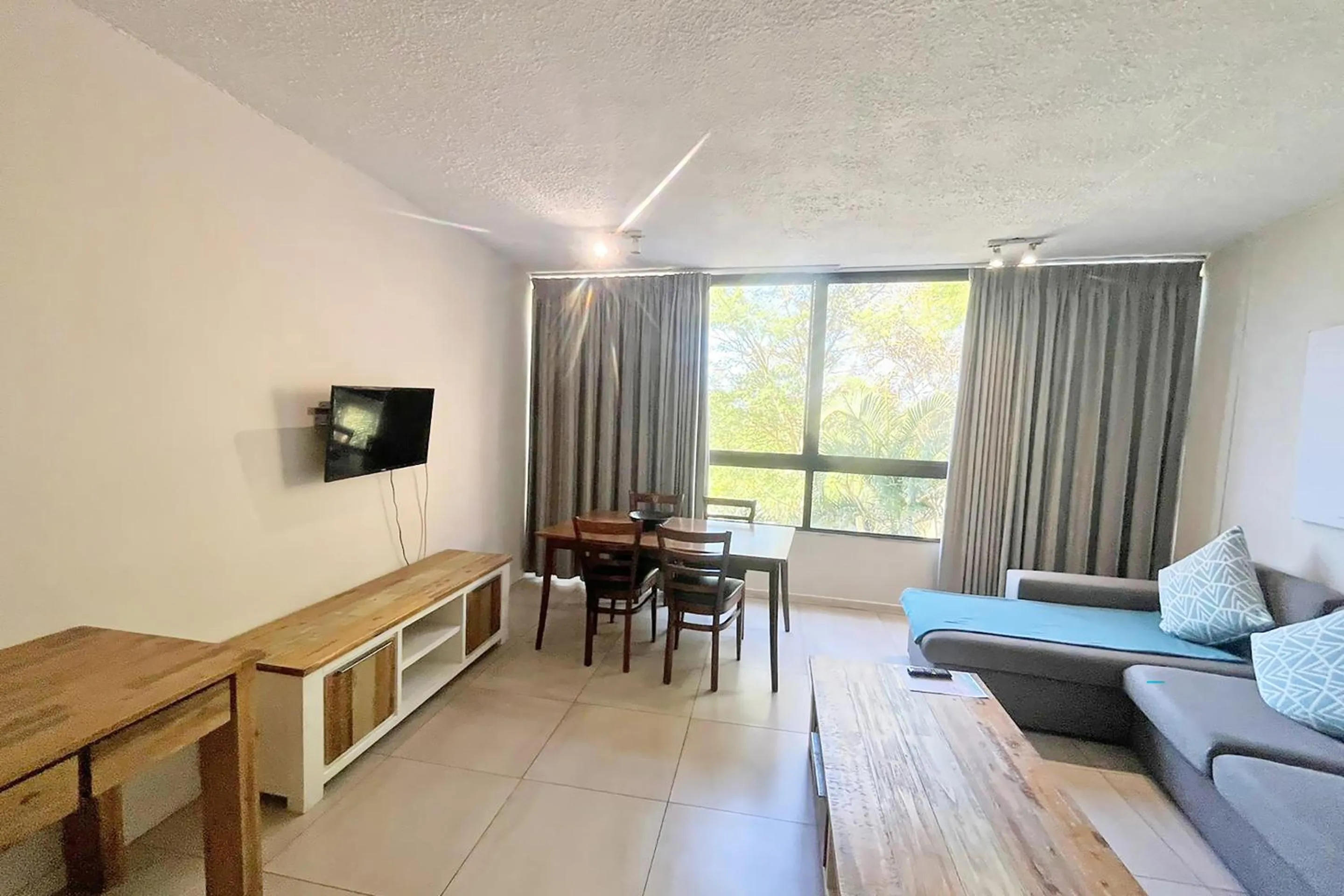 TV and multimedia in First Group Breakers Resort - Official