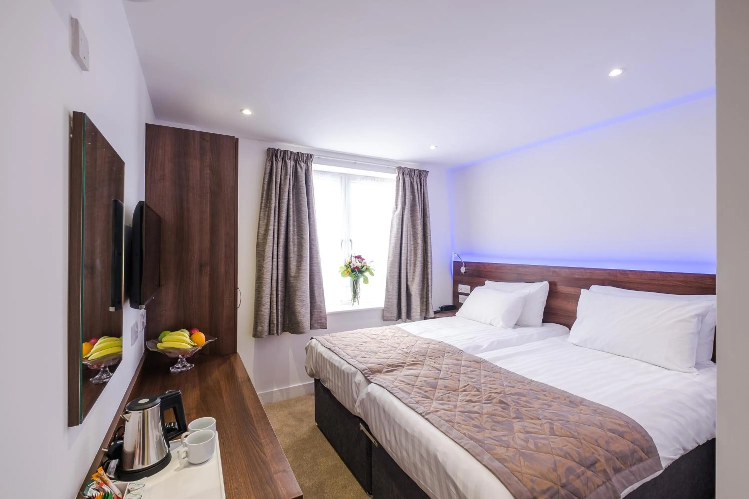 Photo of the whole room, Bed in Signature Hotel London