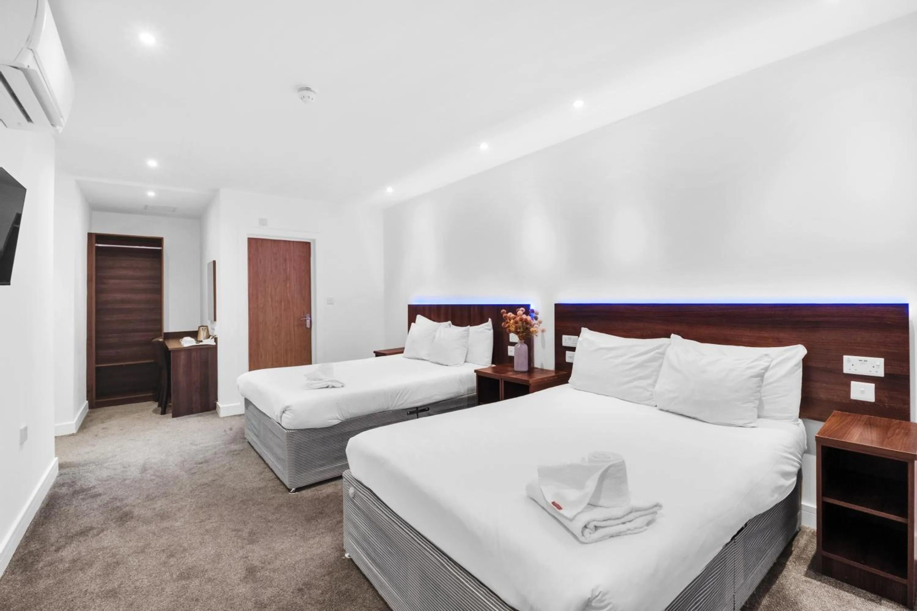 Bed in Signature Hotel London