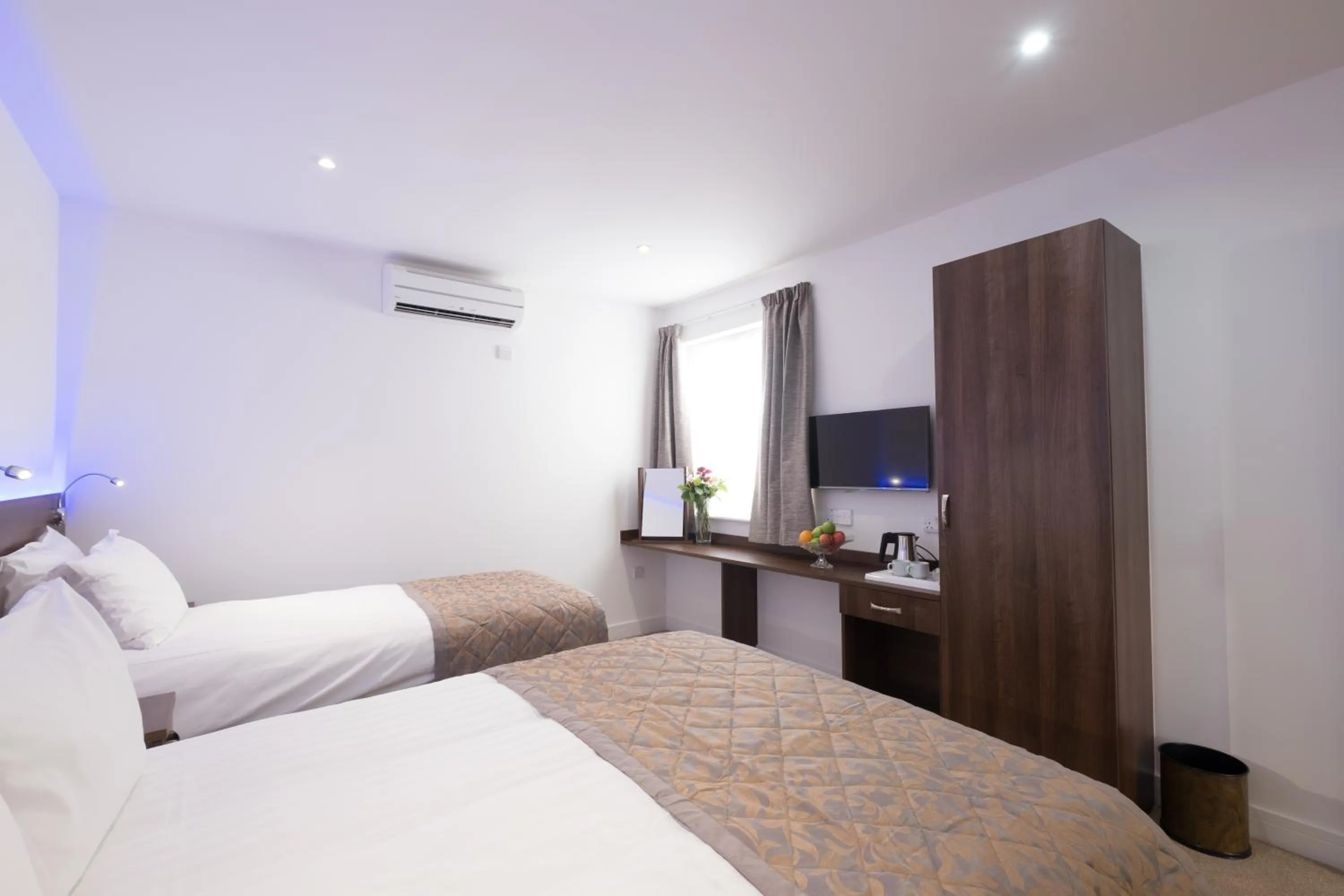 Photo of the whole room, Bed in Signature Hotel London