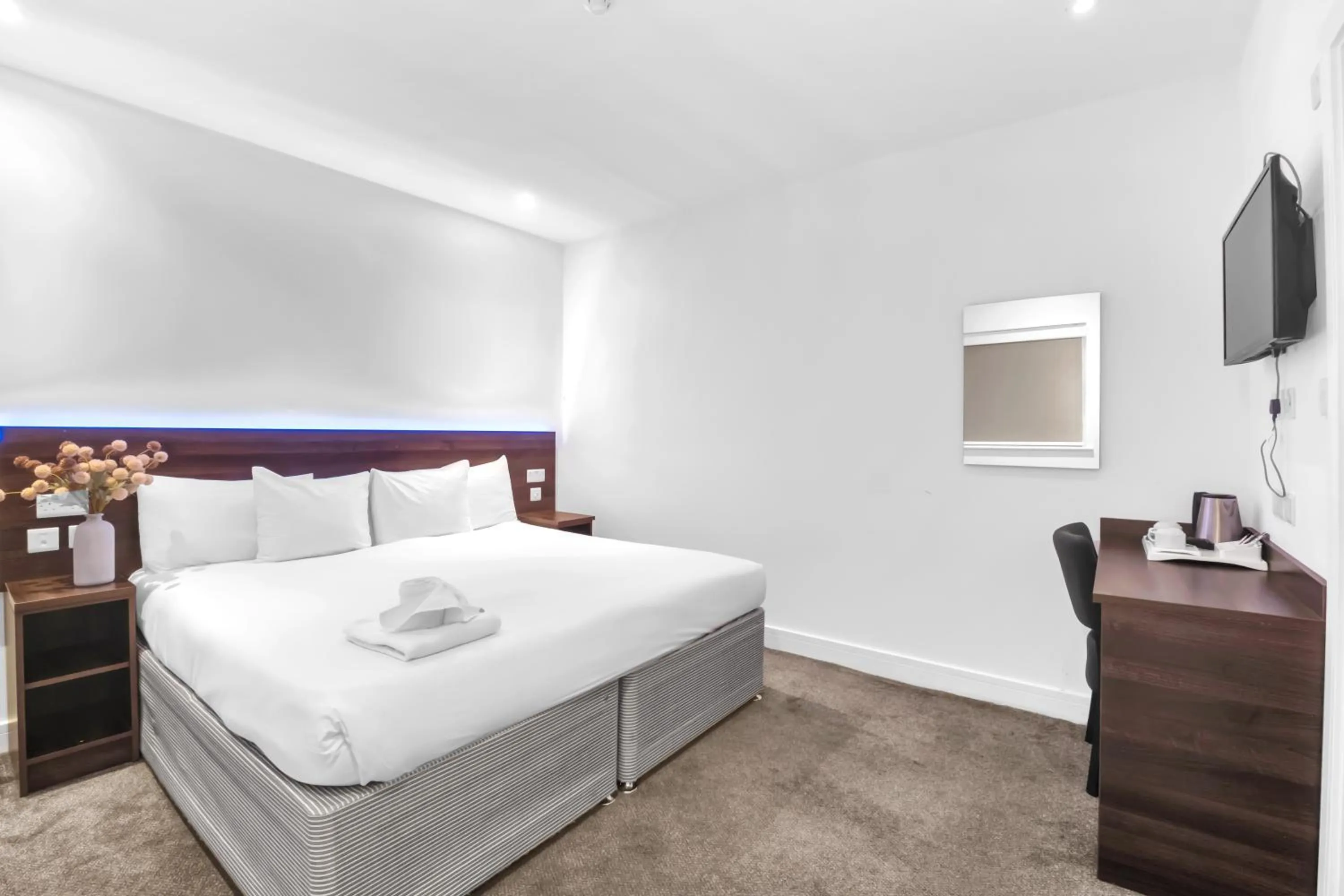 Bed in Signature Hotel London