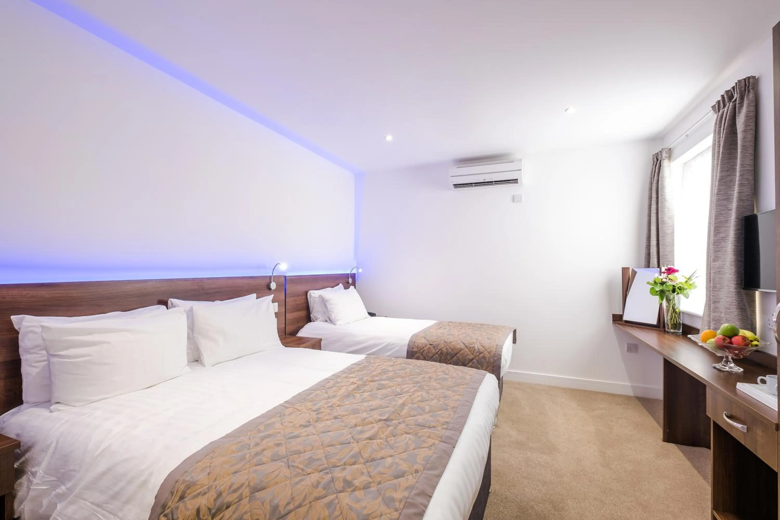 Photo of the whole room, Bed in Signature Hotel London