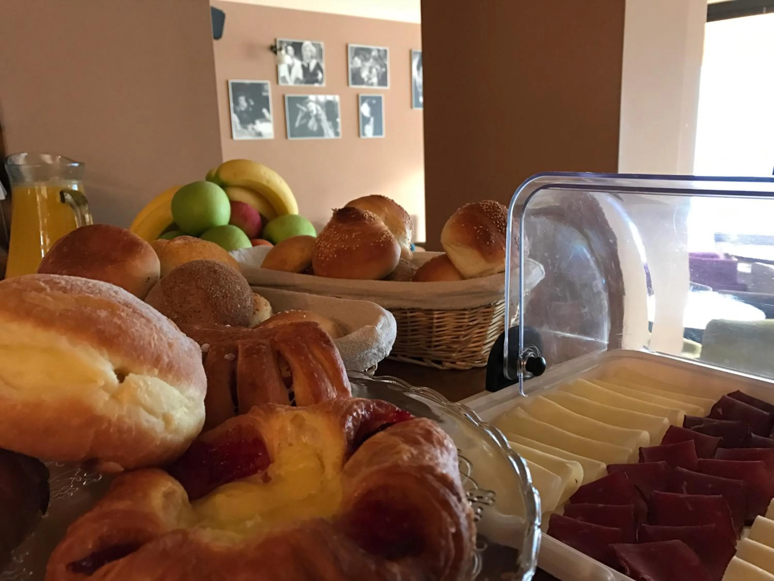 Buffet breakfast in Heartland City B&B