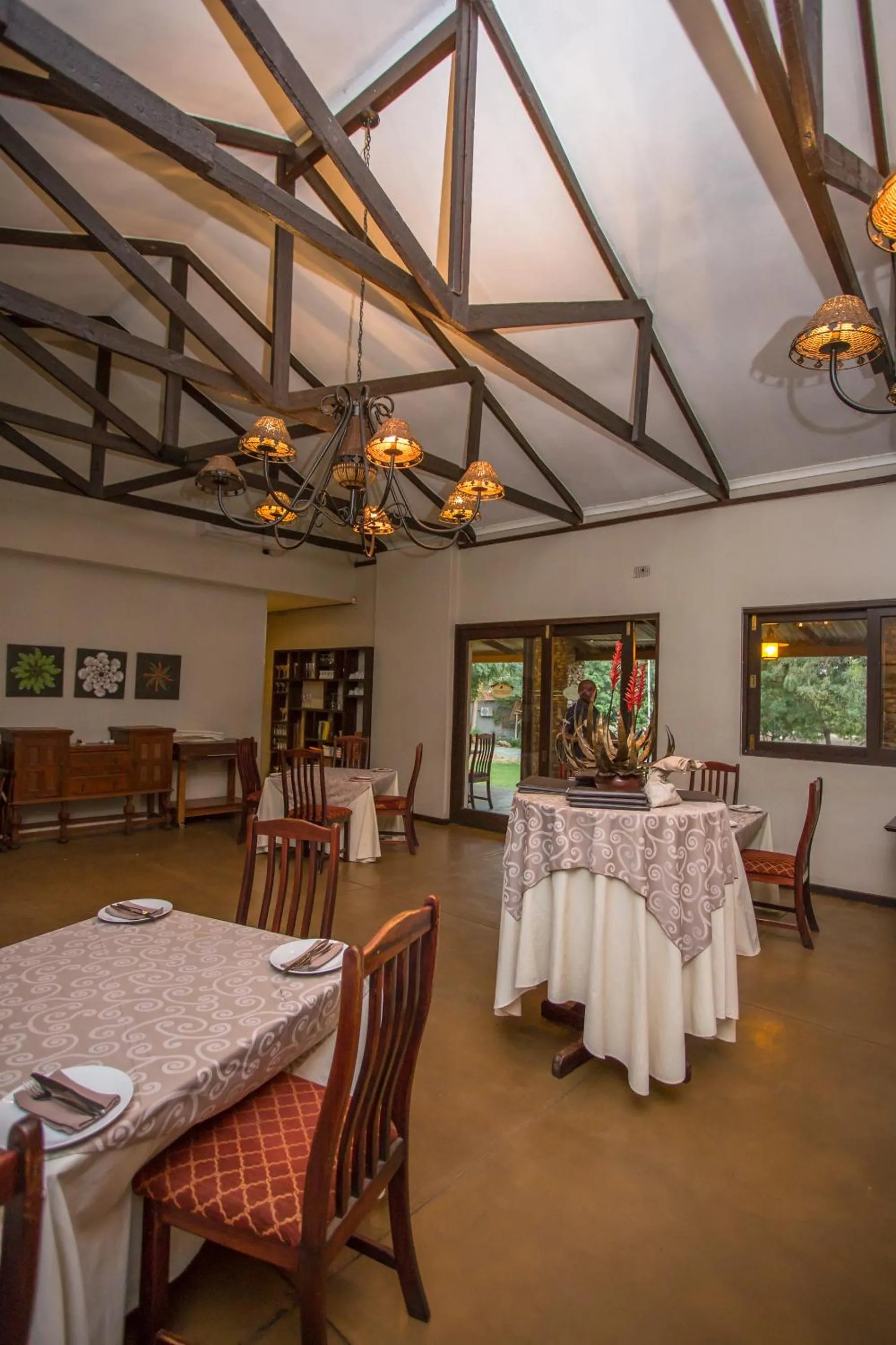 Restaurant/places to eat in Hamiltons Lodge & Restaurant