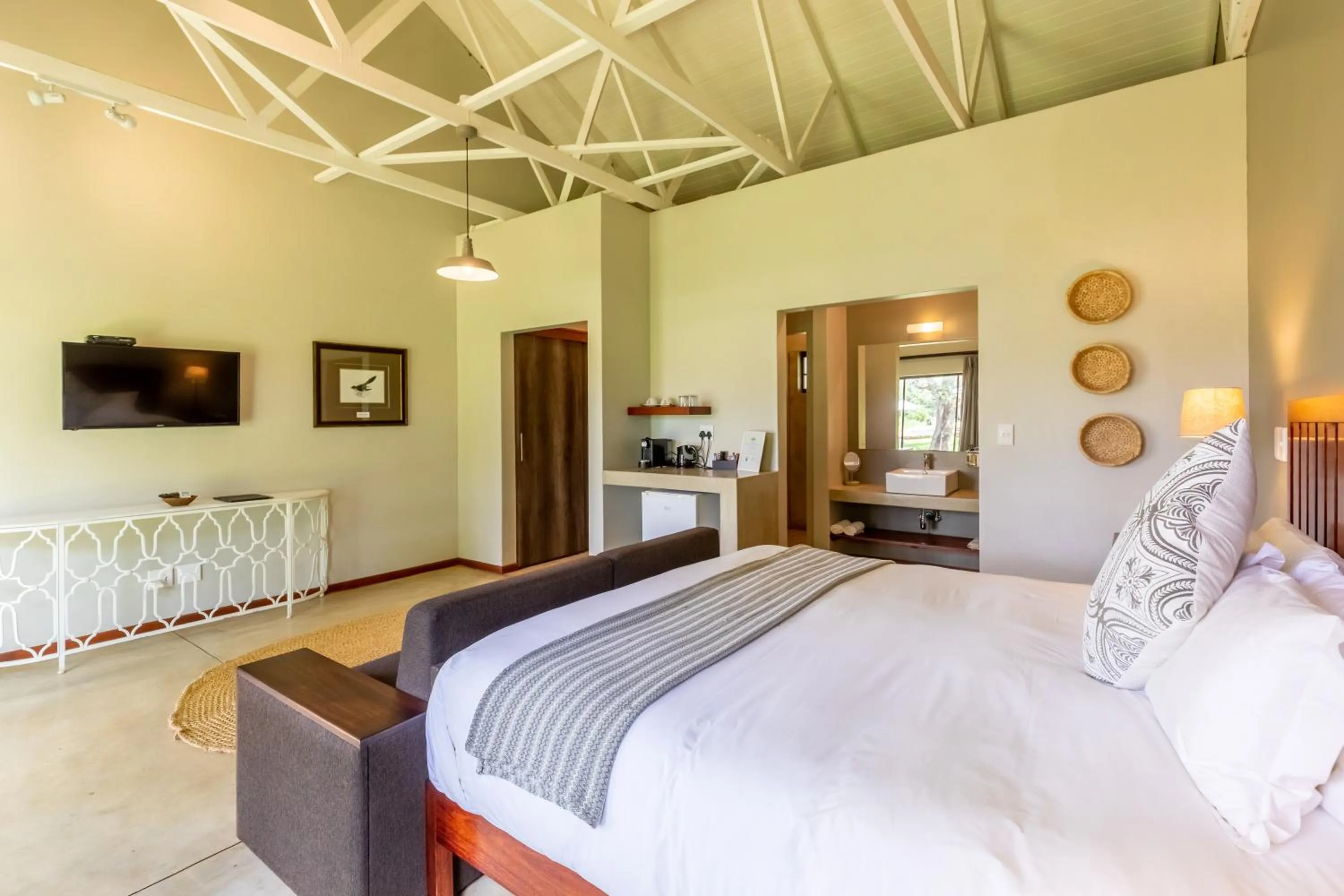 Bedroom, Bed in Hamiltons Lodge & Restaurant