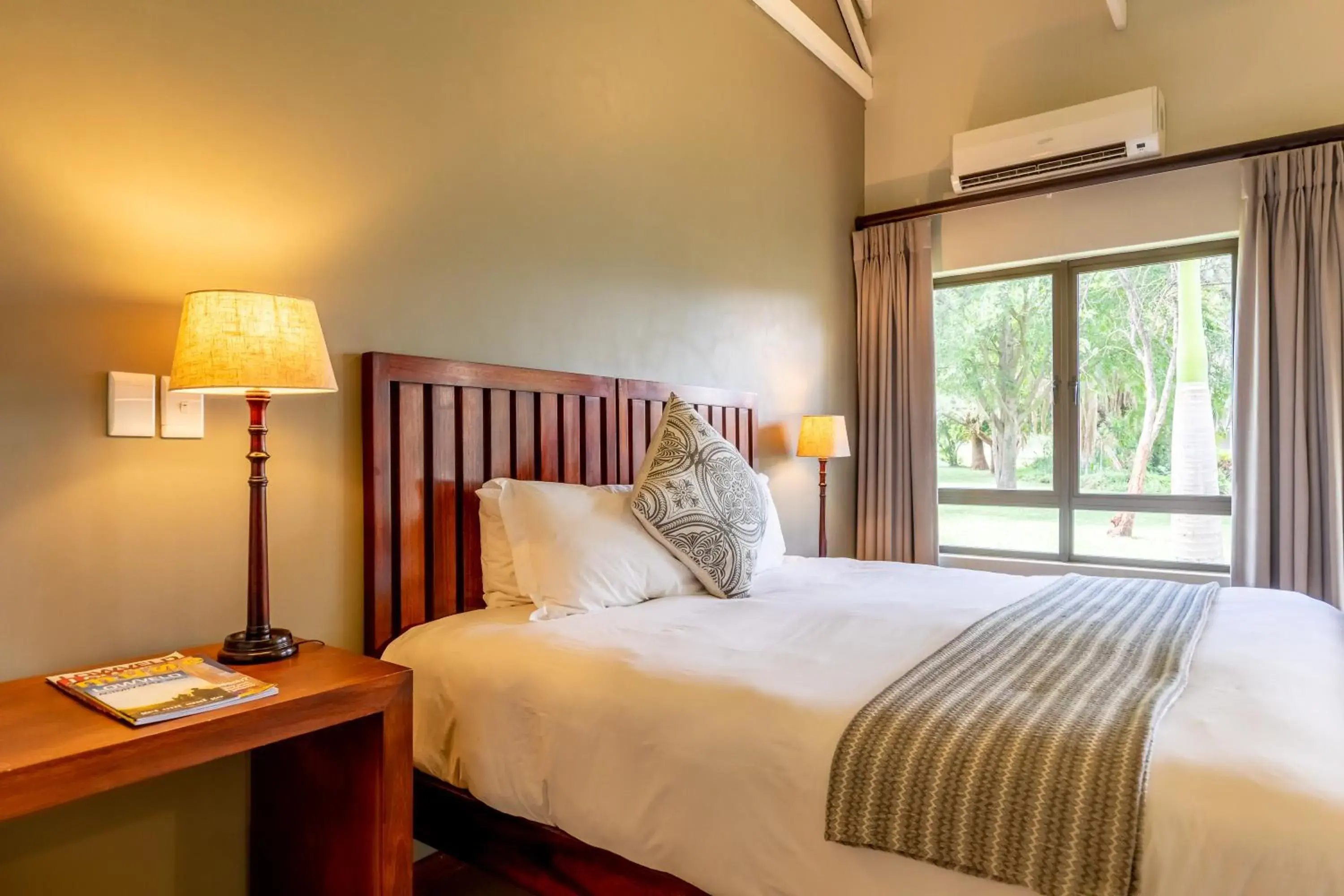Deluxe Double or Twin Room with Garden View - single occupancy in Hamiltons Lodge & Restaurant Deluxe Double or Twin Room with Garden View - single occupancy in Hamiltons Lodge & Restaurant