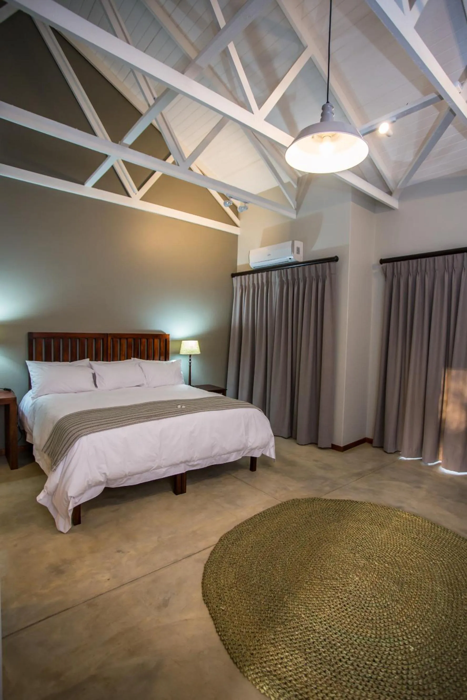 Bed in Hamiltons Lodge & Restaurant