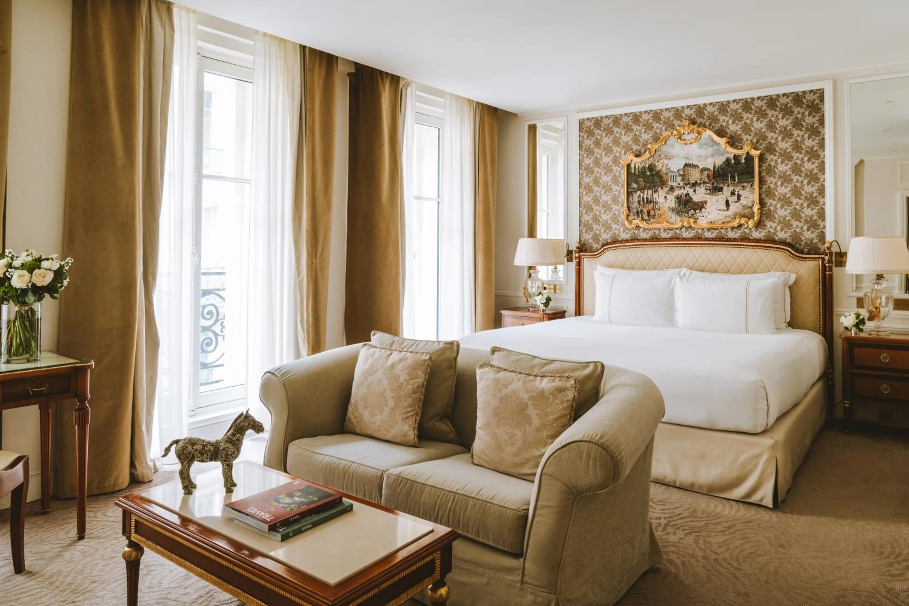 Photo of the whole room, Bed in Hotel Splendide Royal Paris - Relais & Châteaux