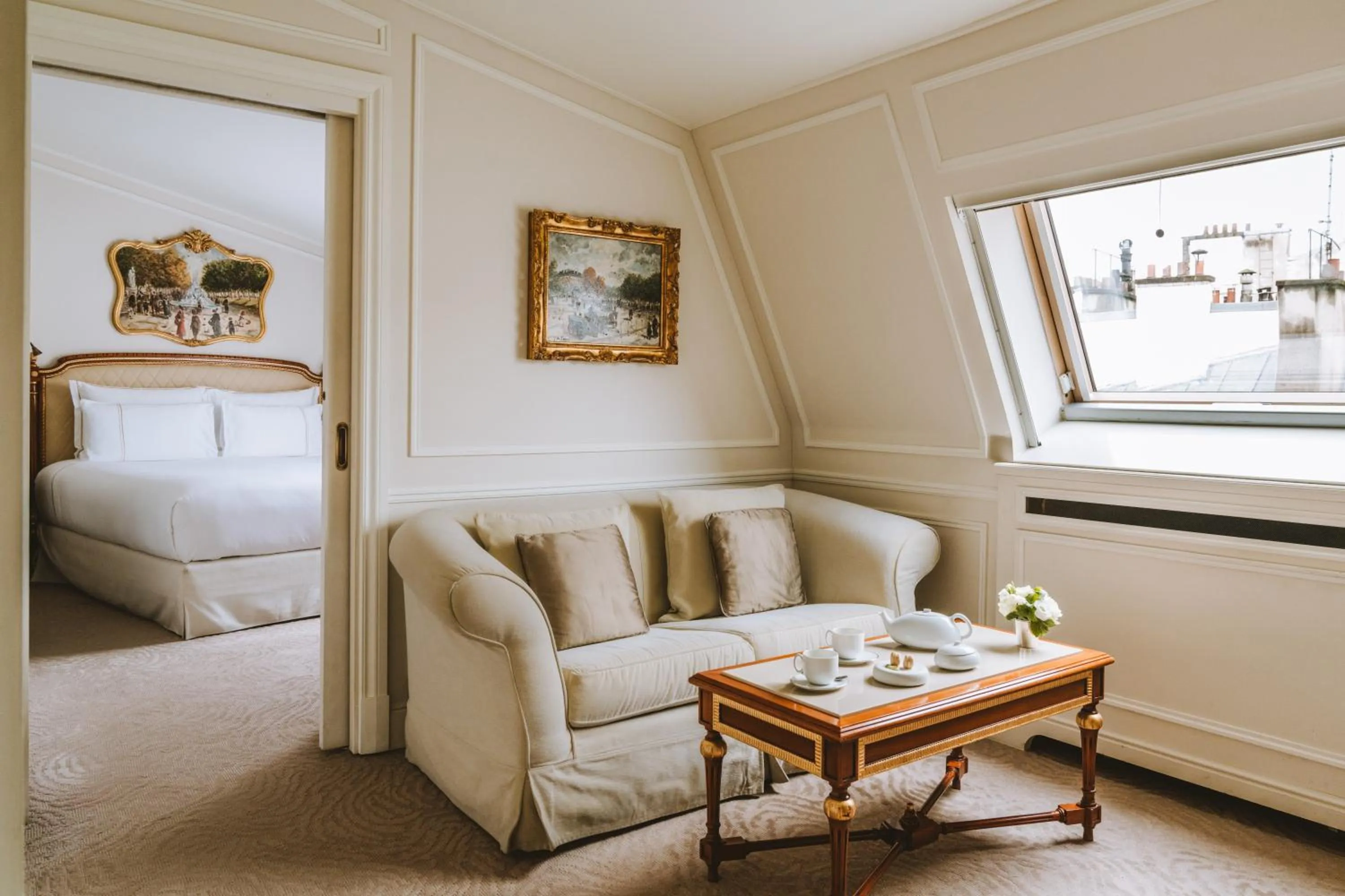 Living room in Hotel Splendide Royal Paris - Relais & Châteaux